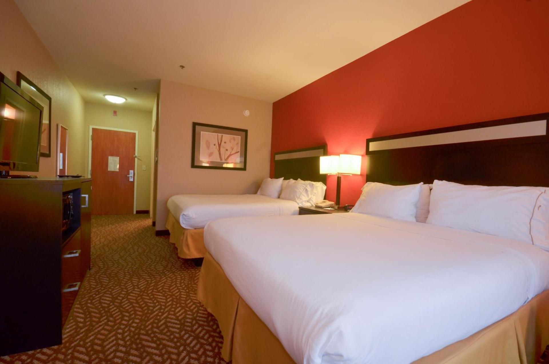 Holiday Inn Express & Suites Pine Bluff/Pines Mall by IHG photo 44