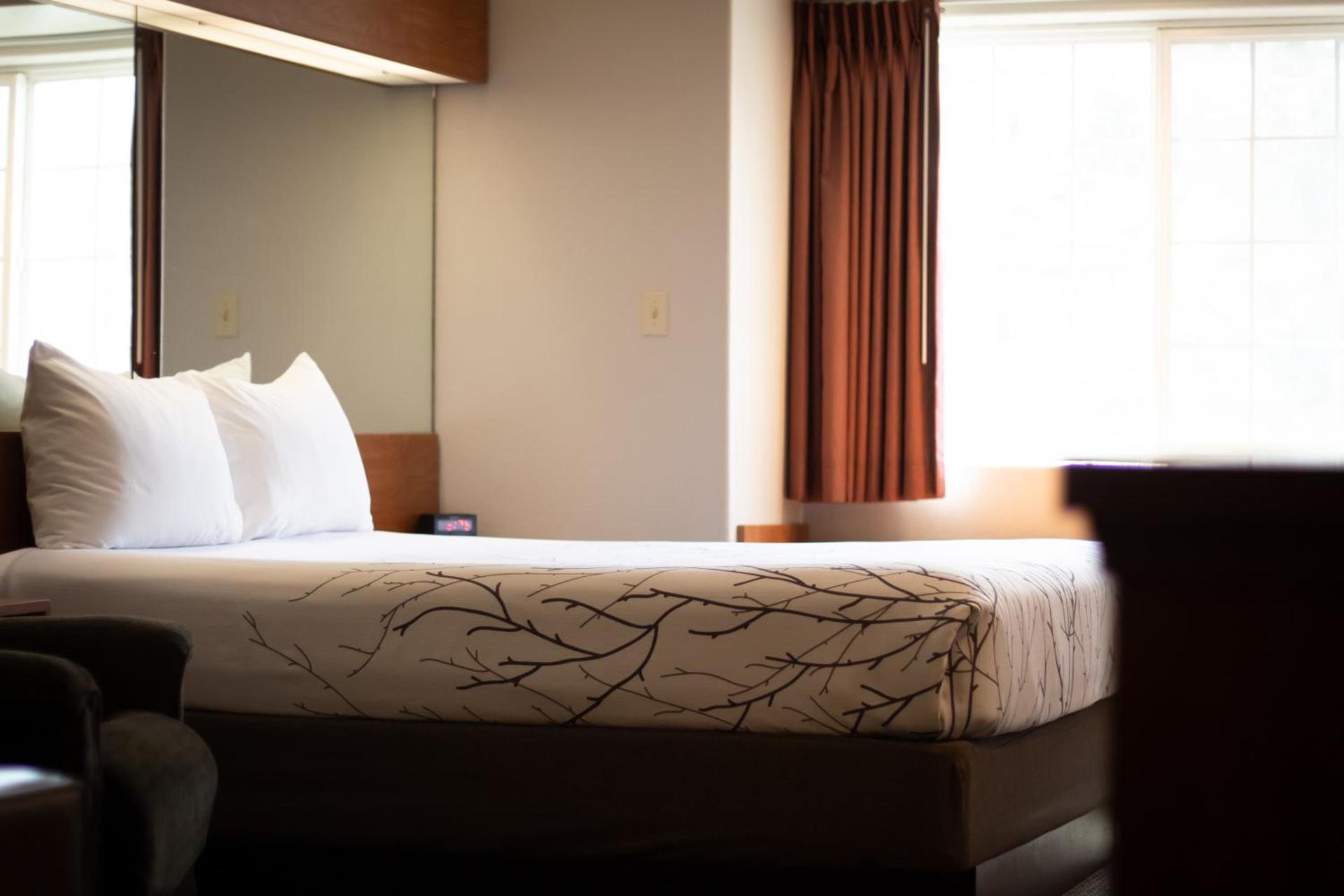 Monument Inn & Suites photo 2
