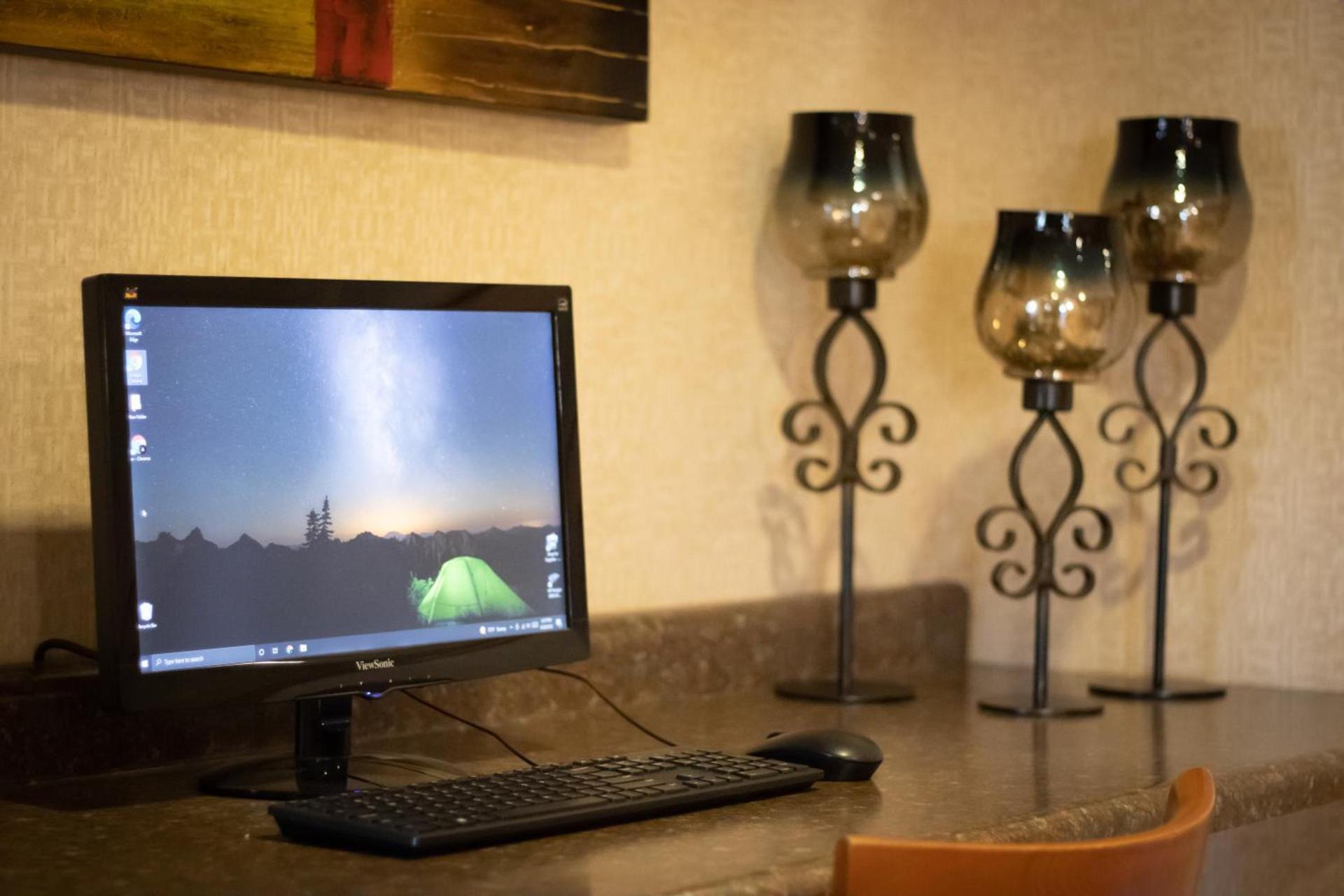 Monument Inn & Suites photo 16