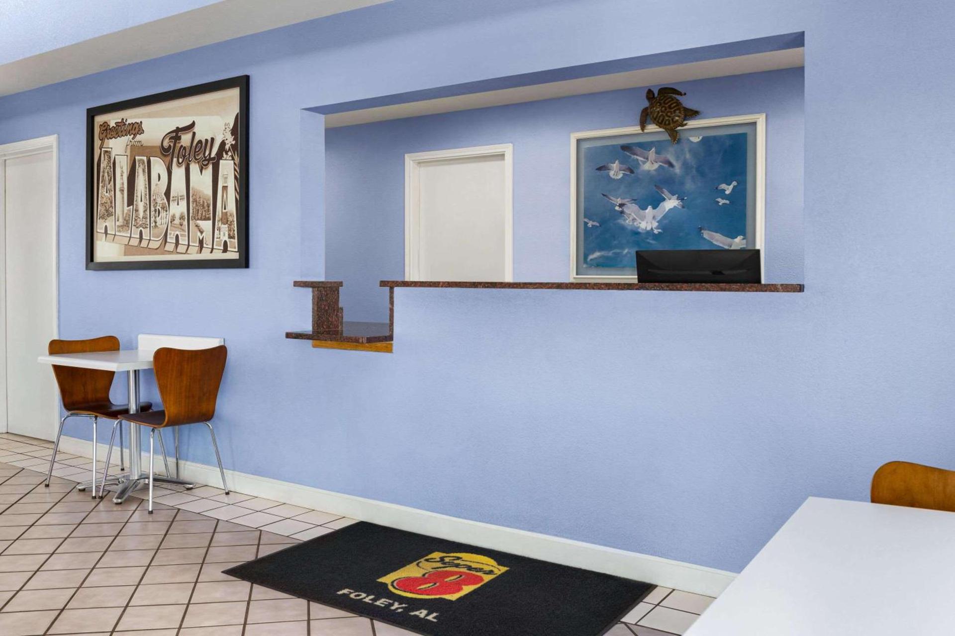 Super 8 by Wyndham Foley photo 17