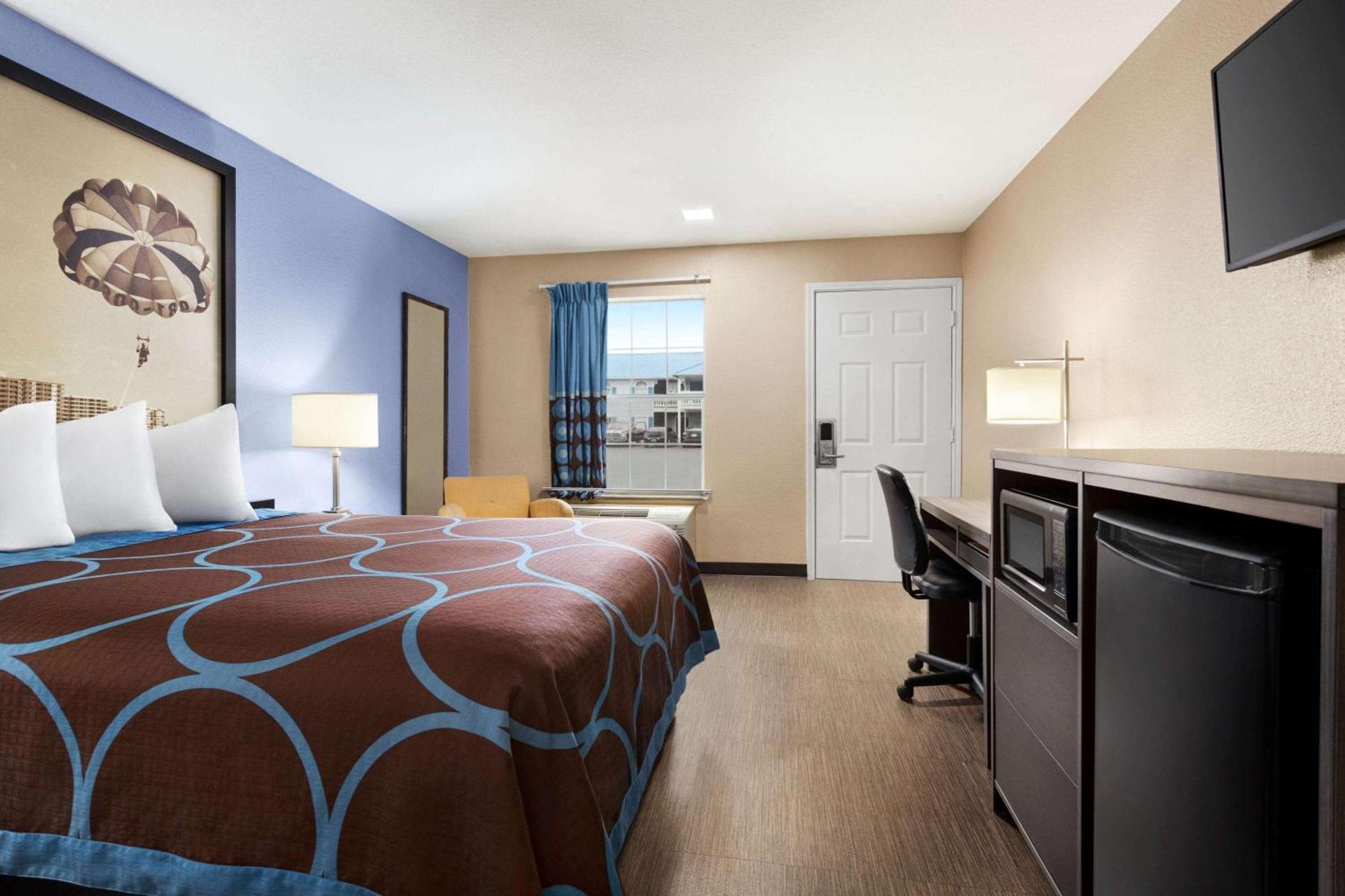 Super 8 by Wyndham Foley photo 31