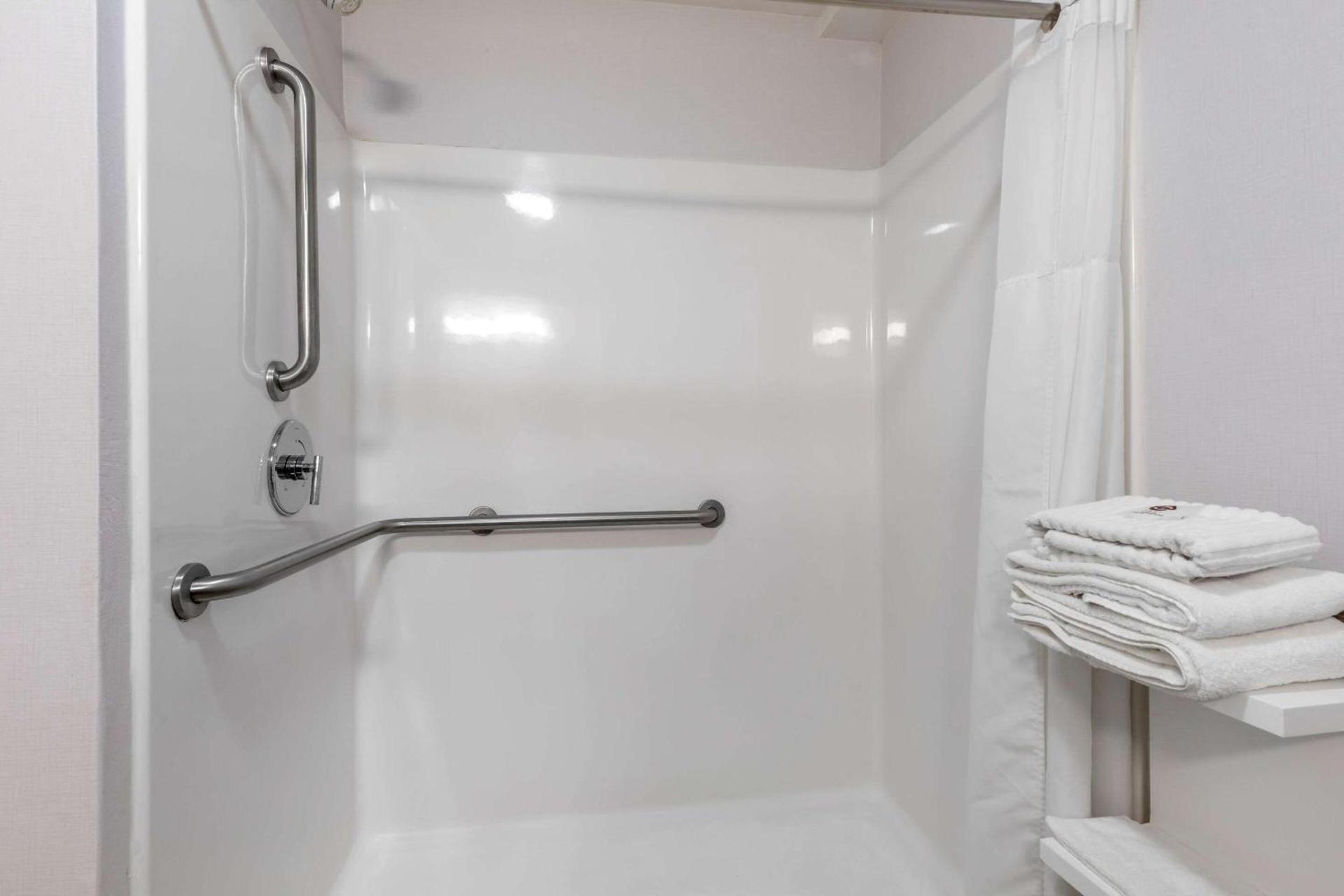 Comfort Inn Sherman - Denison Area photo 19