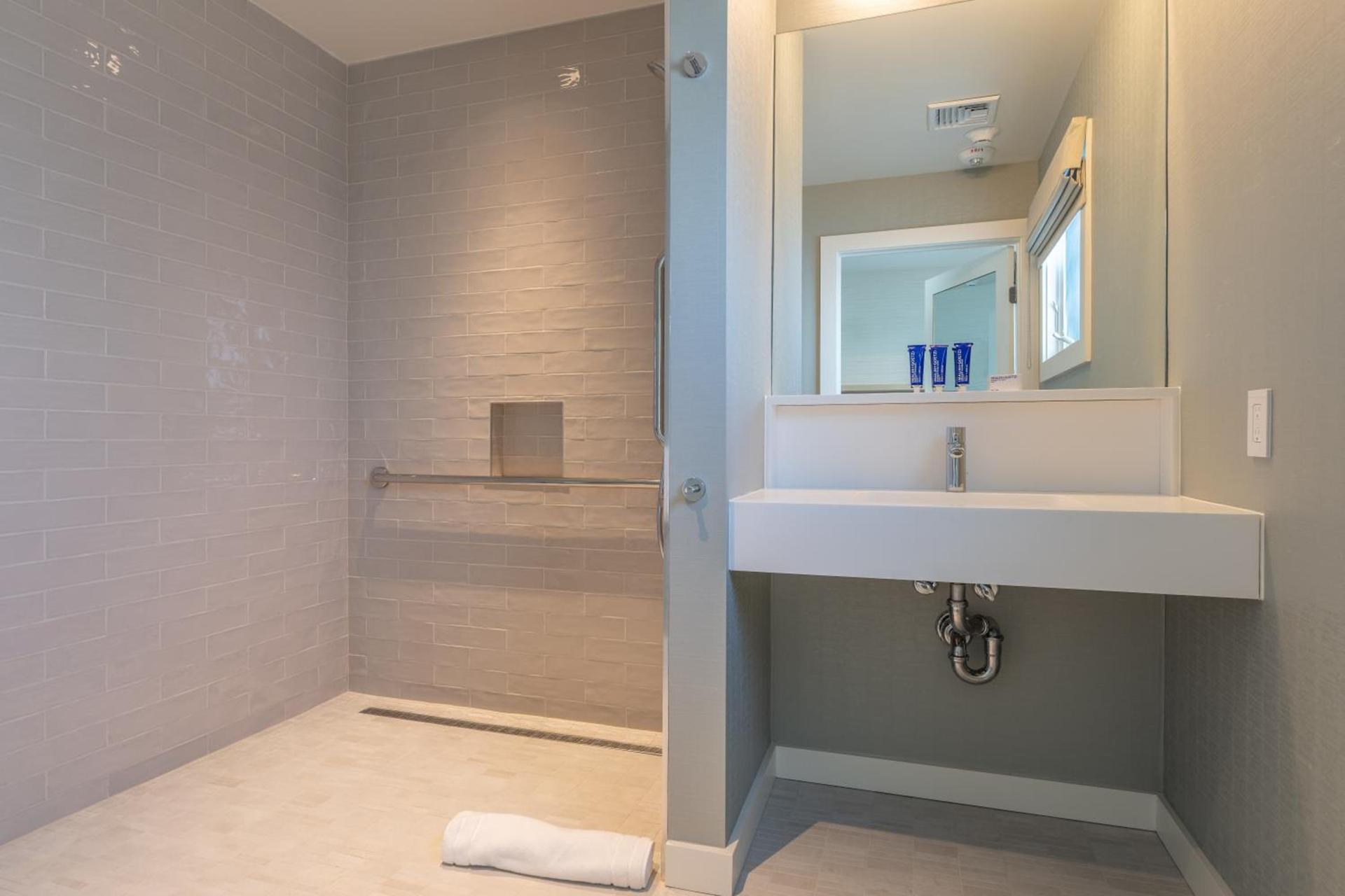 The Shoals Suites & Slips photo 19