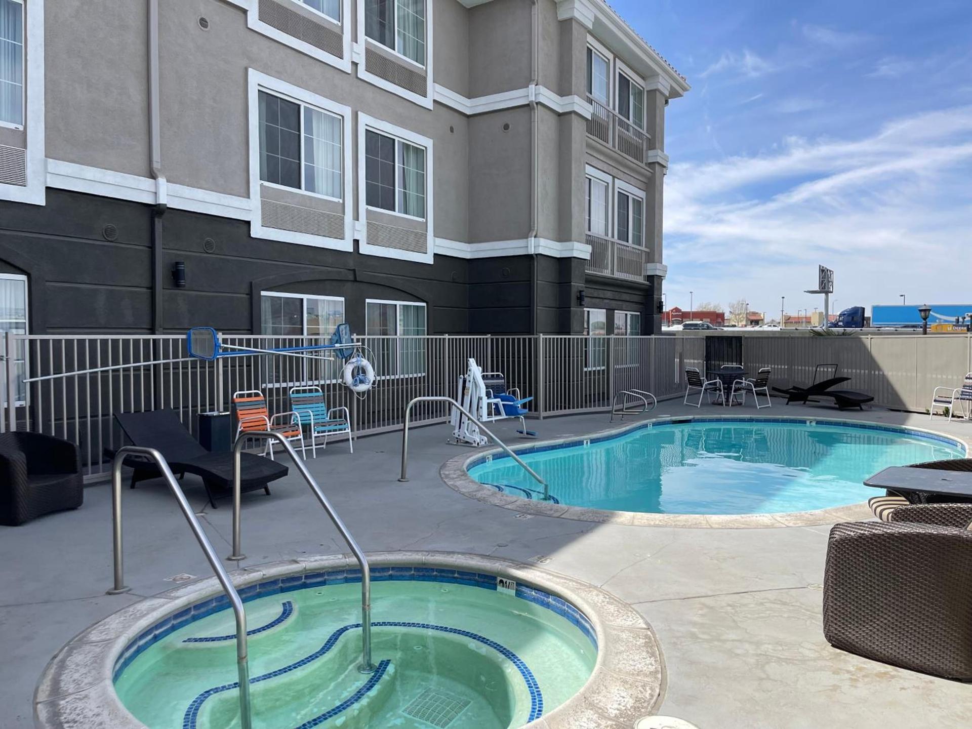 La Quinta by Wyndham Hesperia Victorville photo 41