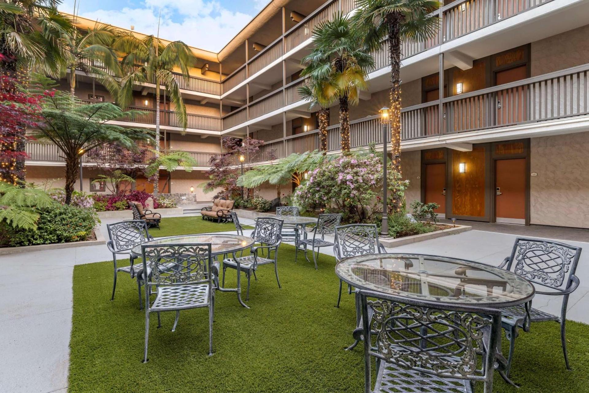 Best Western Plus Thousand Oaks Inn photo 6