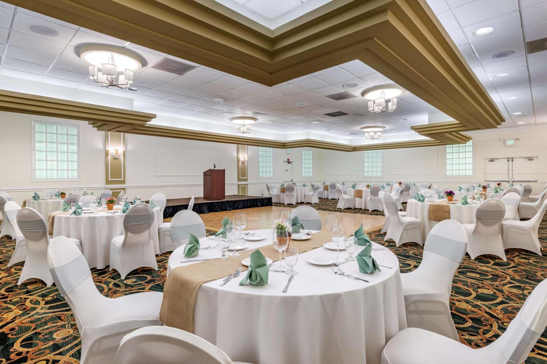 Best Western Plus Thousand Oaks Inn photo 7