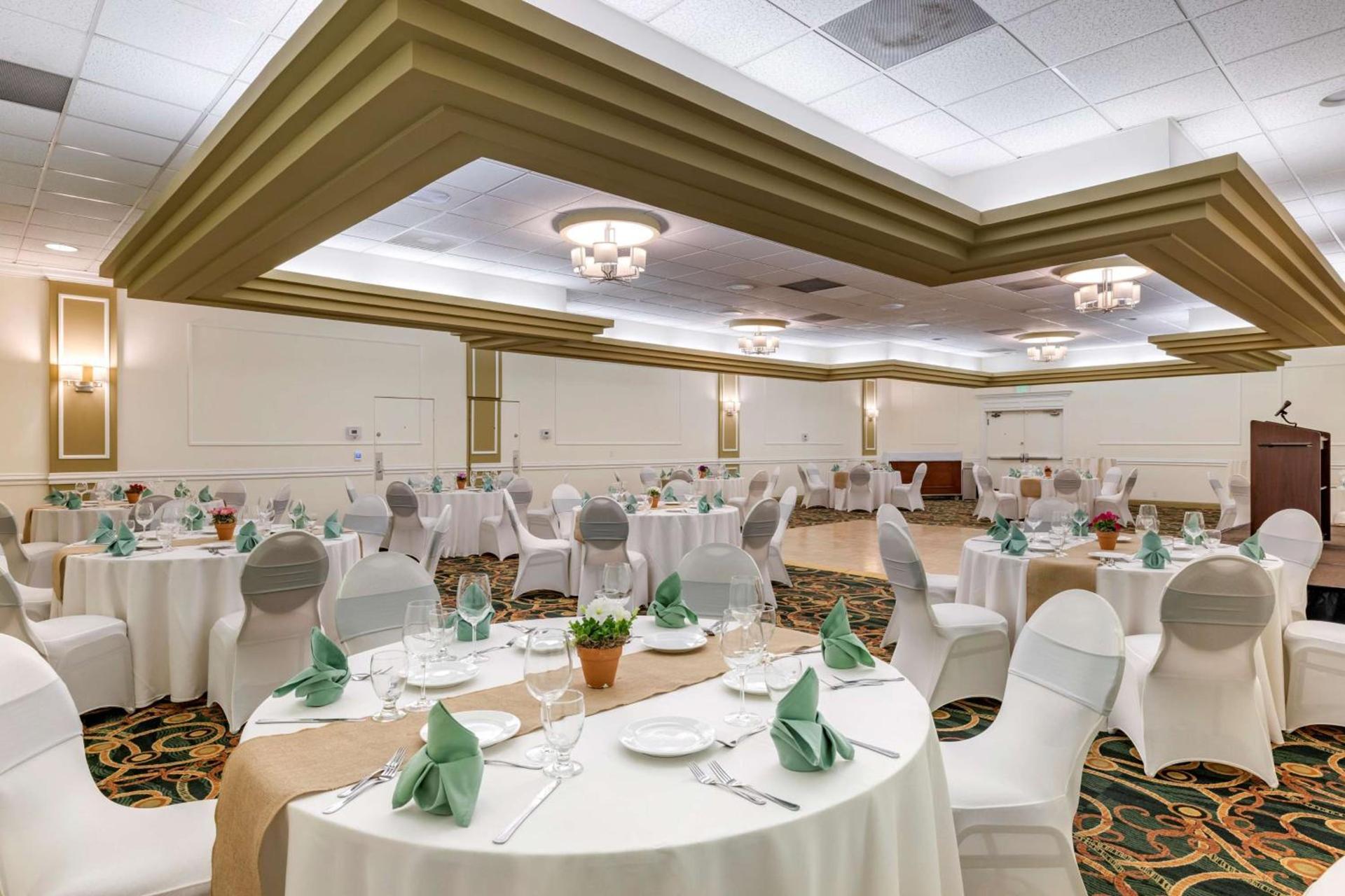Best Western Plus Thousand Oaks Inn photo 15