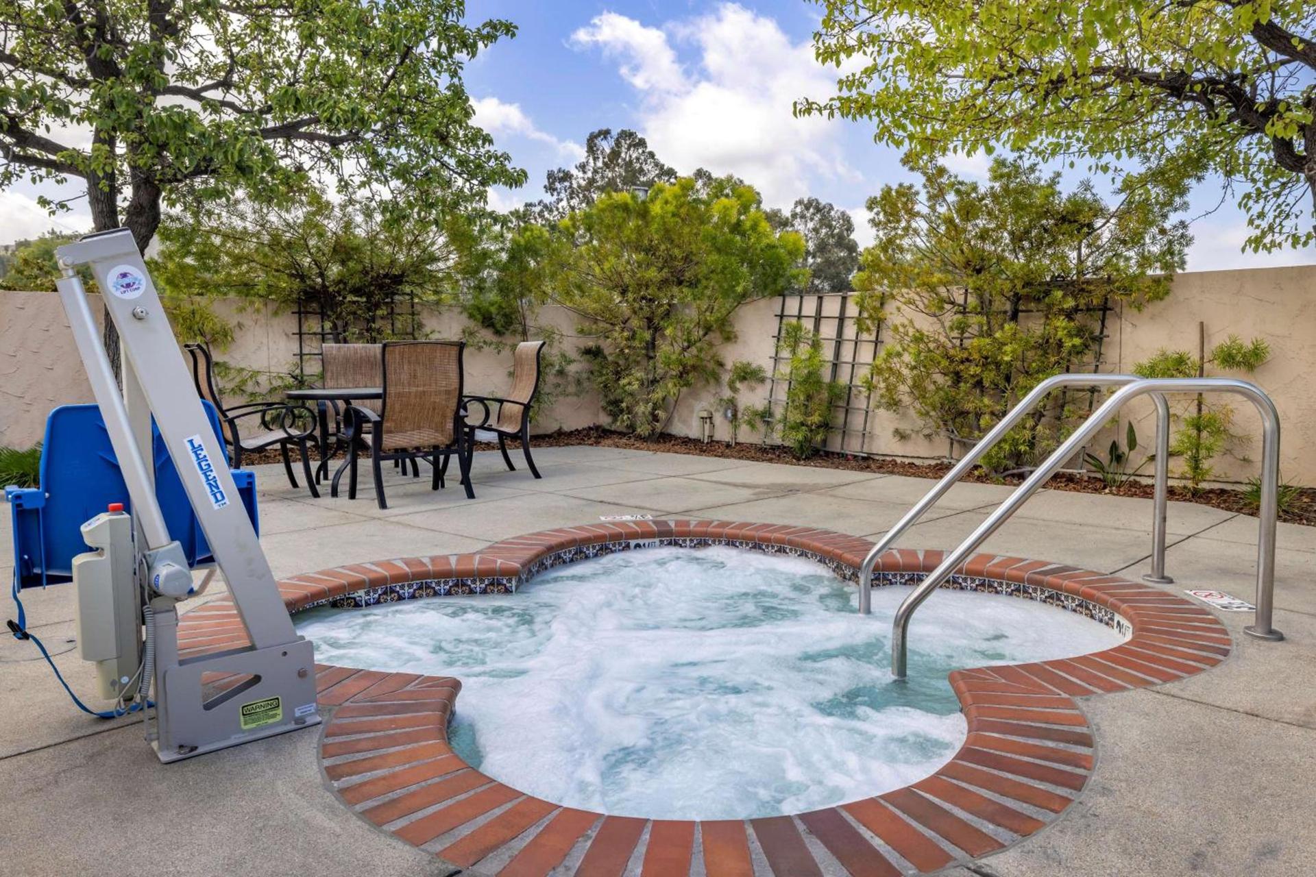 Best Western Plus Thousand Oaks Inn photo 16