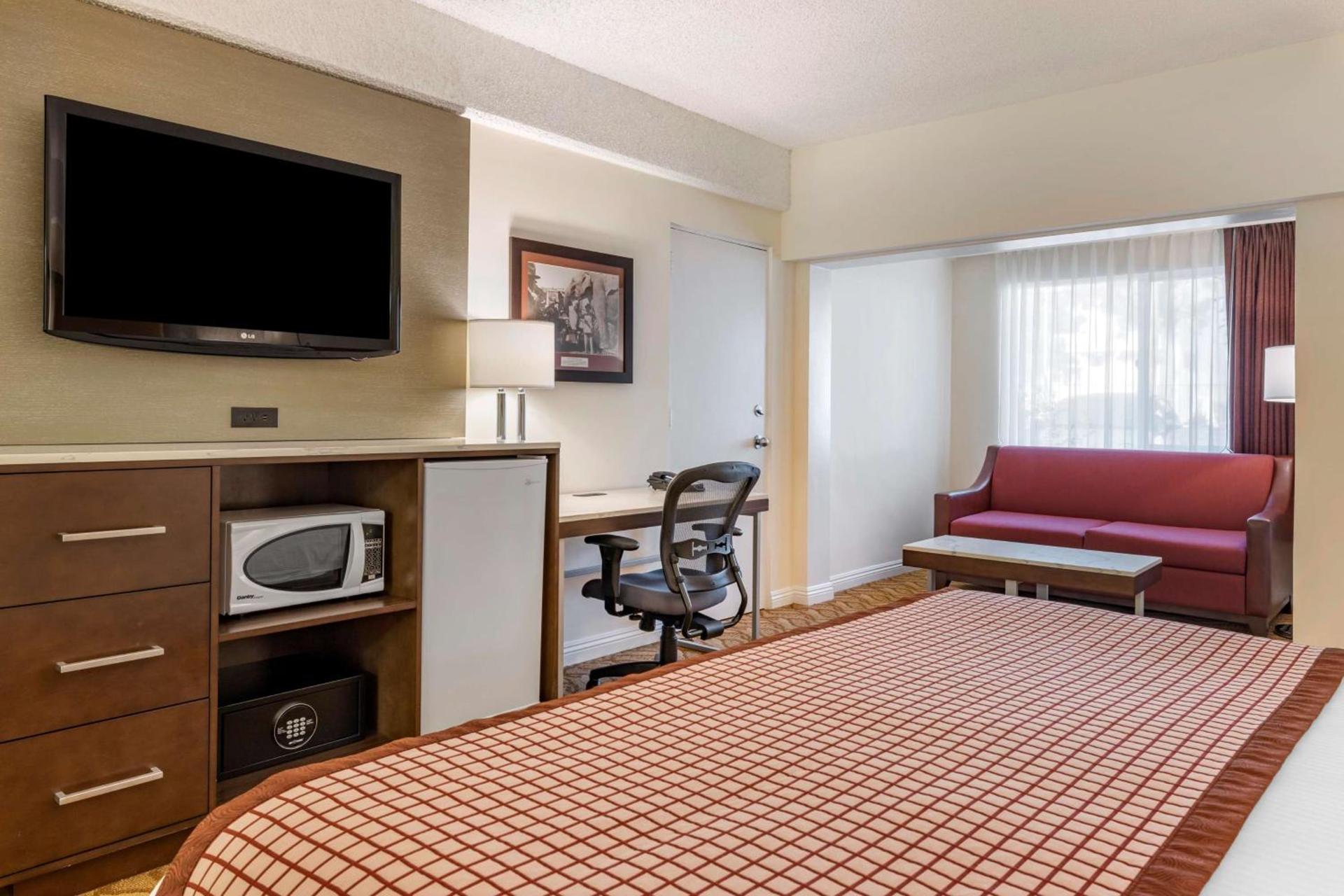 Best Western Plus Thousand Oaks Inn photo 38