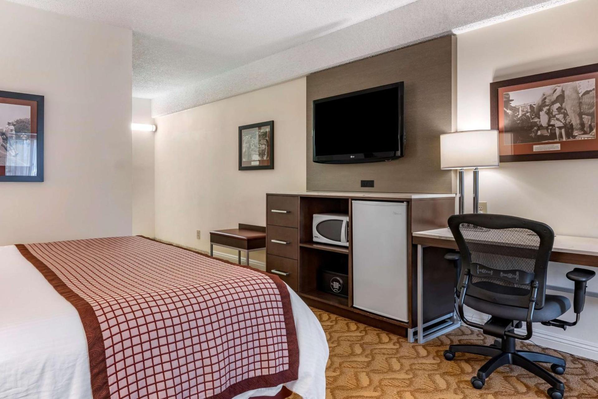 Best Western Plus Thousand Oaks Inn photo 39