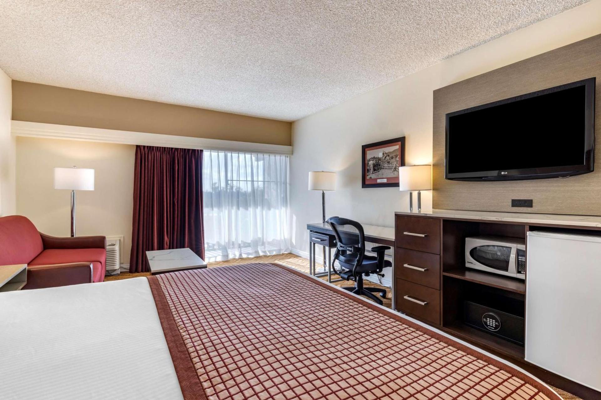 Best Western Plus Thousand Oaks Inn photo 28