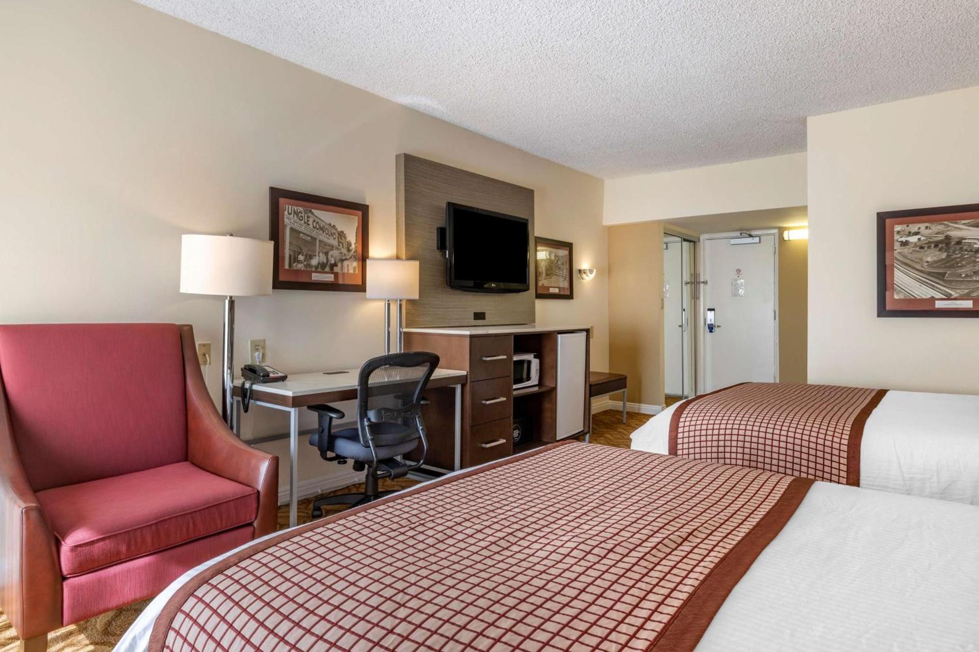 Best Western Plus Thousand Oaks Inn photo 21