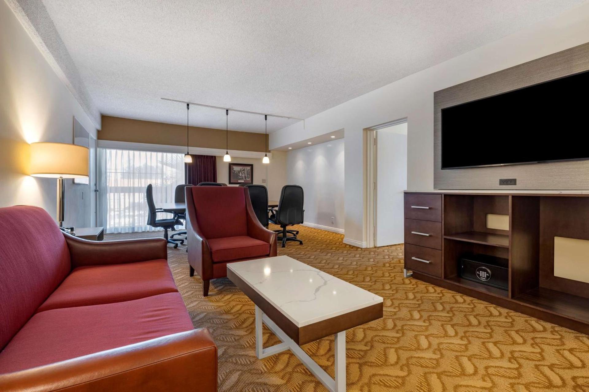 Best Western Plus Thousand Oaks Inn photo 33