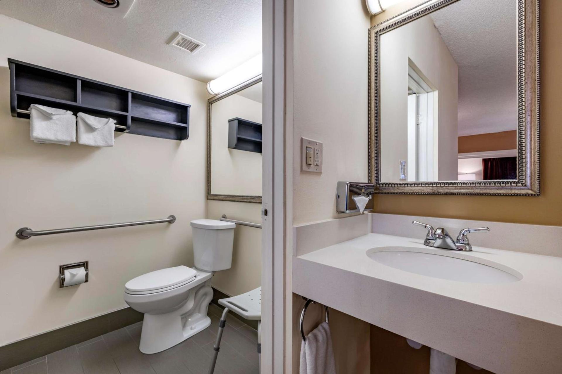 Best Western Plus Thousand Oaks Inn photo 41