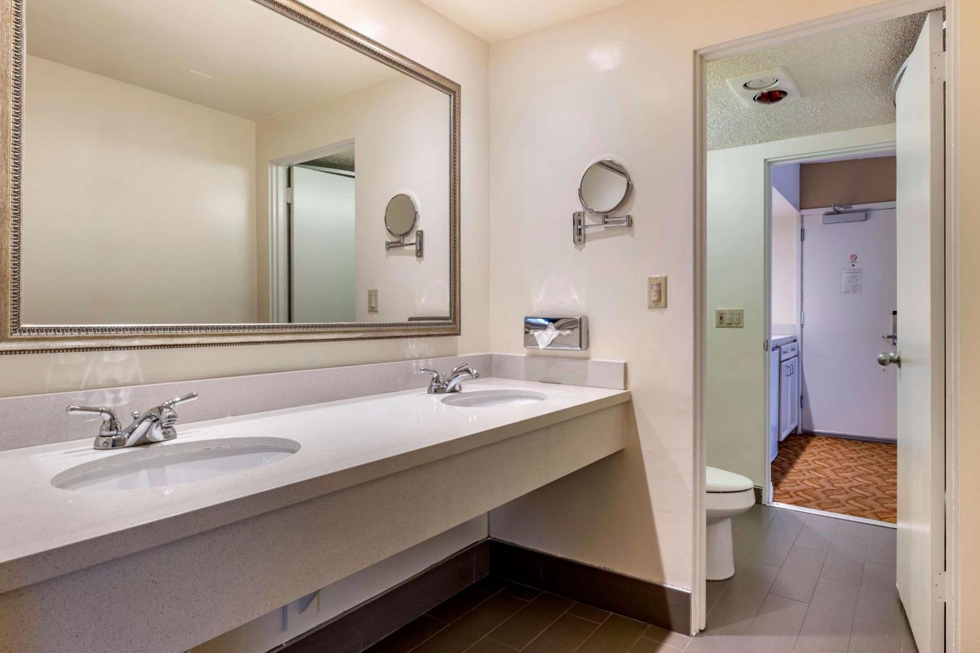 Best Western Plus Thousand Oaks Inn photo 44