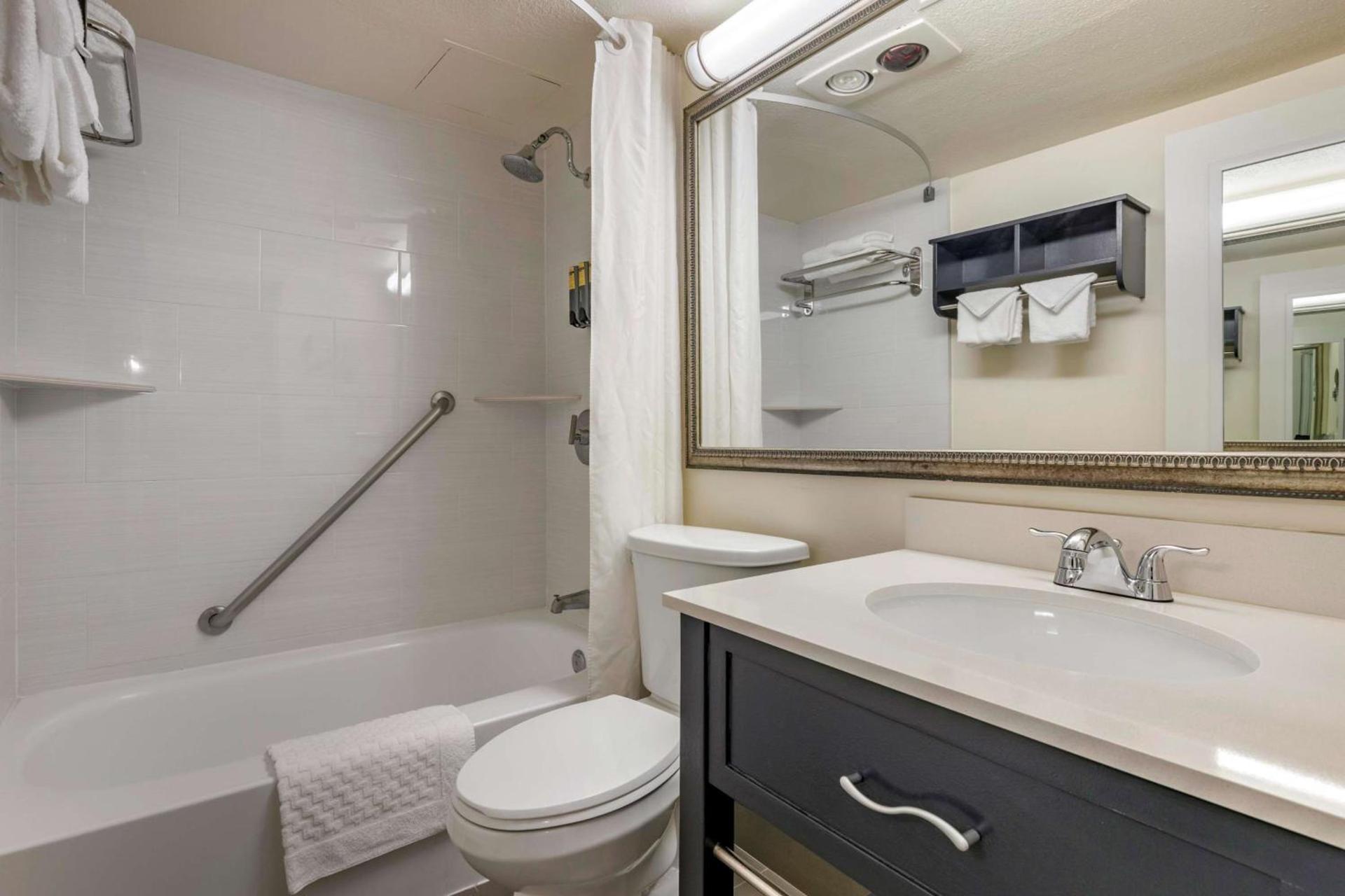 Best Western Plus Thousand Oaks Inn photo 40