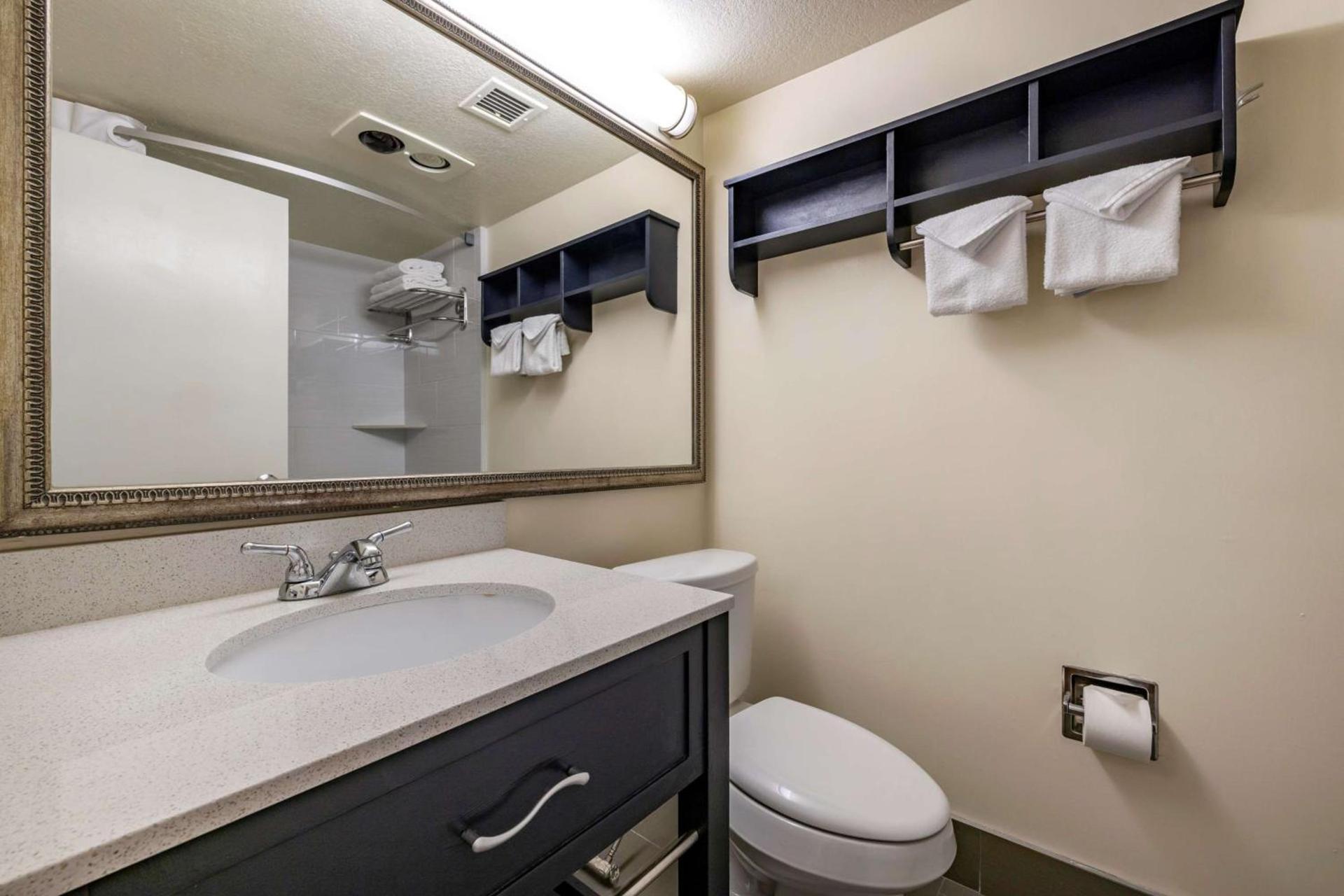 Best Western Plus Thousand Oaks Inn photo 42