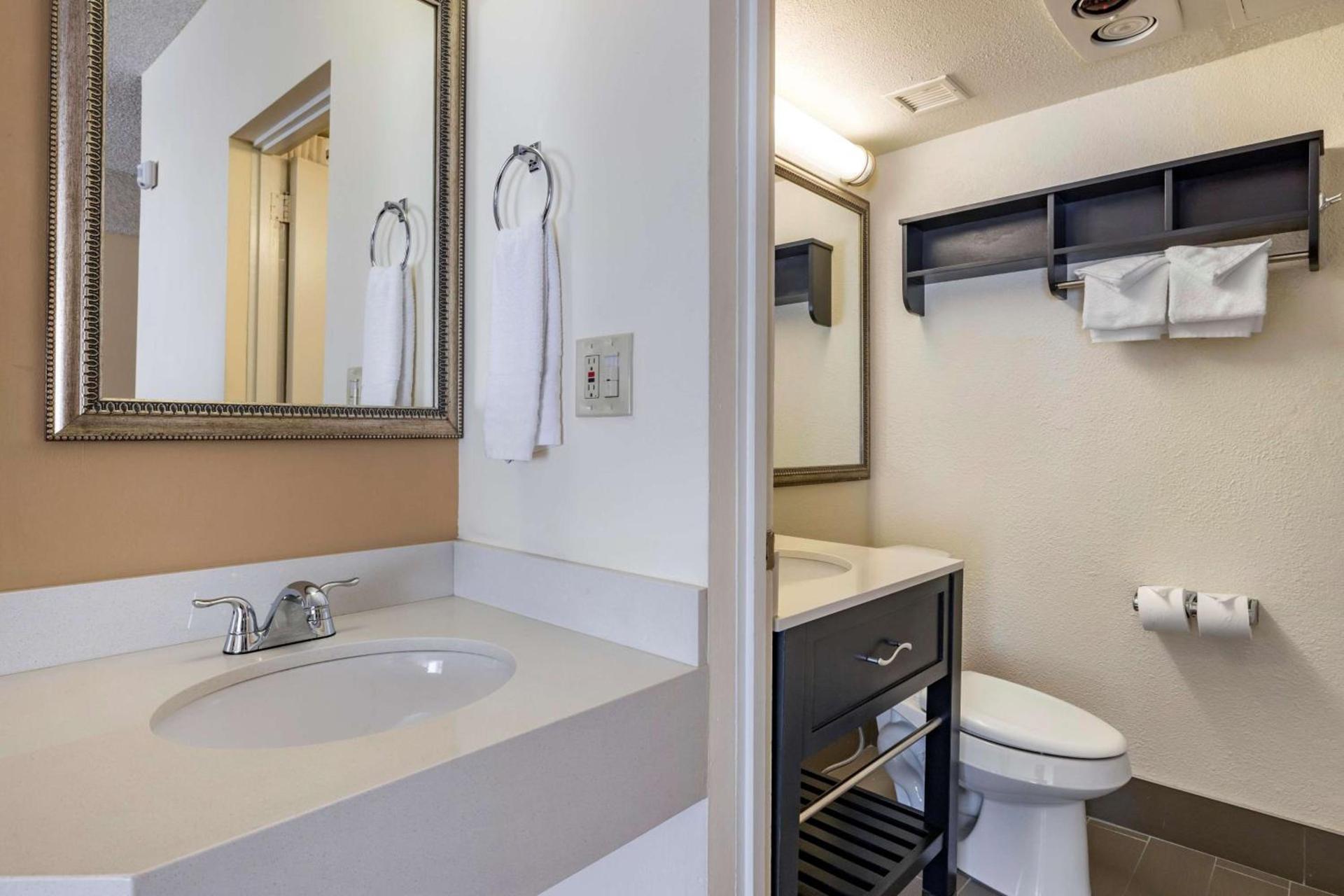 Best Western Plus Thousand Oaks Inn photo 43