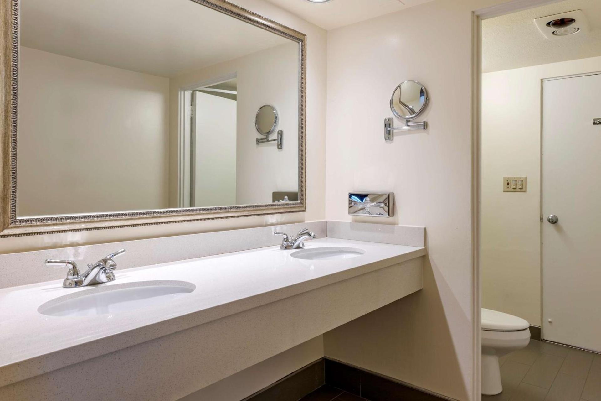 Best Western Plus Thousand Oaks Inn photo 45