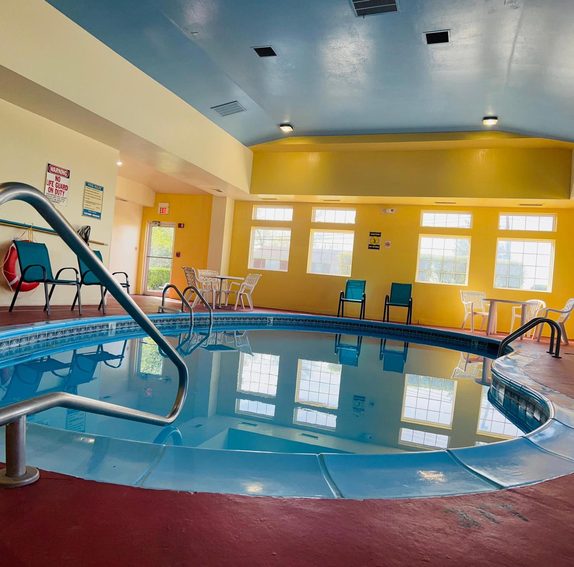 Super 8 by Wyndham Elizabethtown photo 15