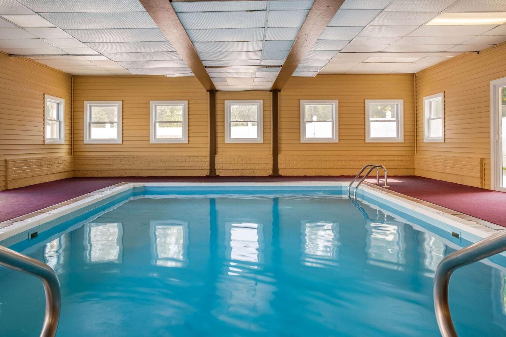 Ramada by Wyndham Groton Mystic photo 10