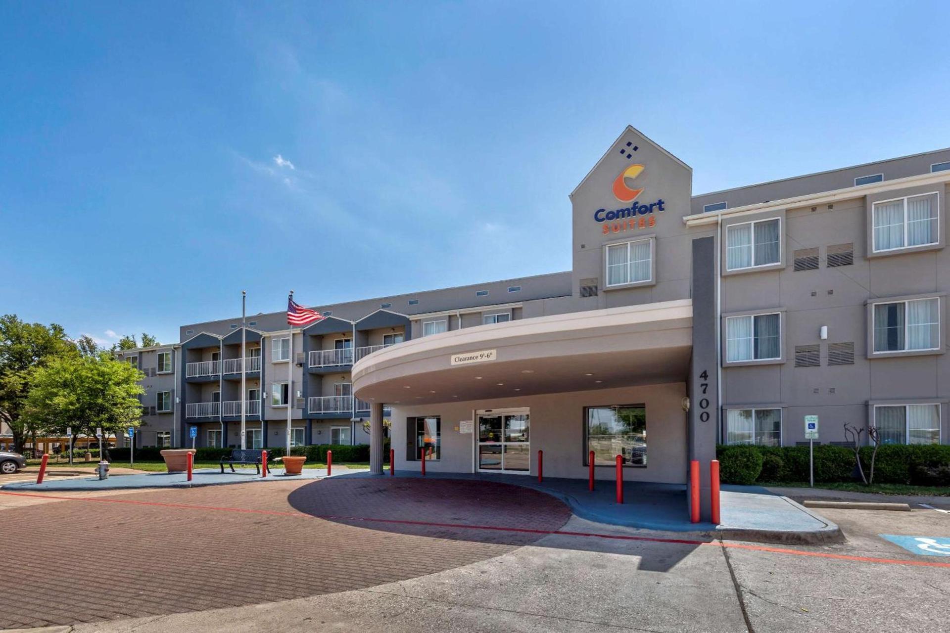 Comfort Suites DFW Airport — hotel in Irving