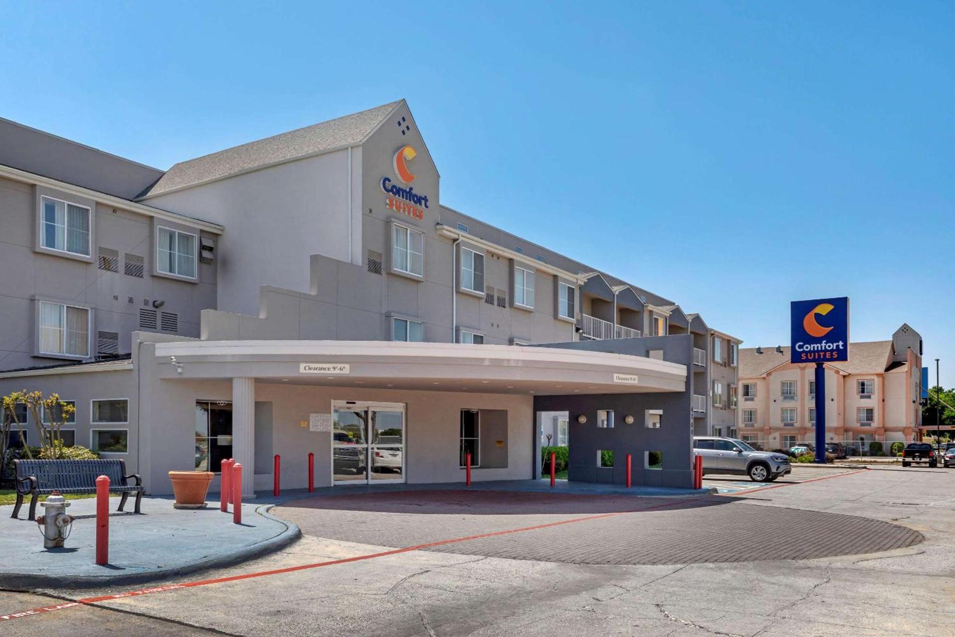 Comfort Suites DFW Airport photo 2