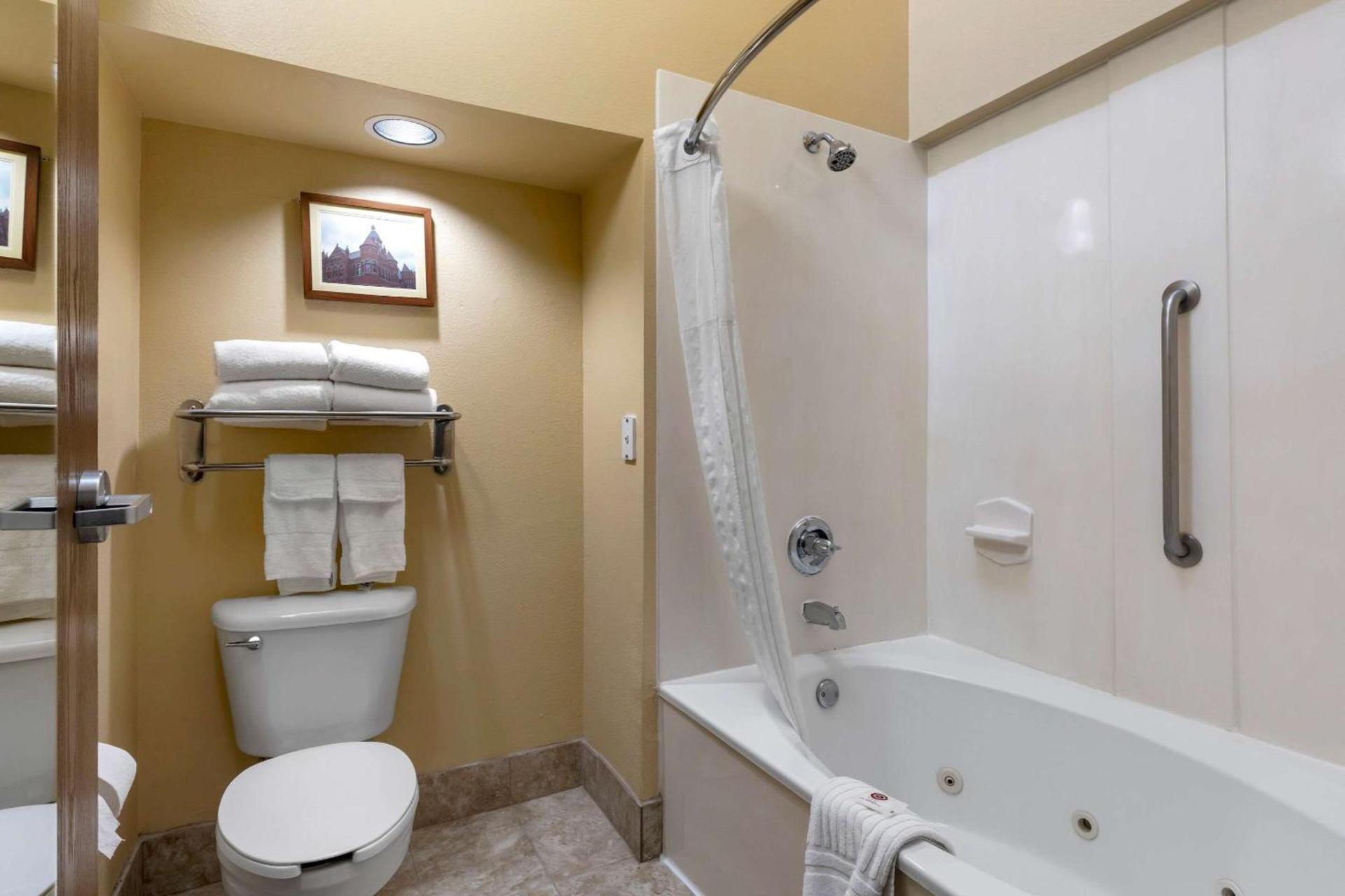 Comfort Suites DFW Airport photo 14