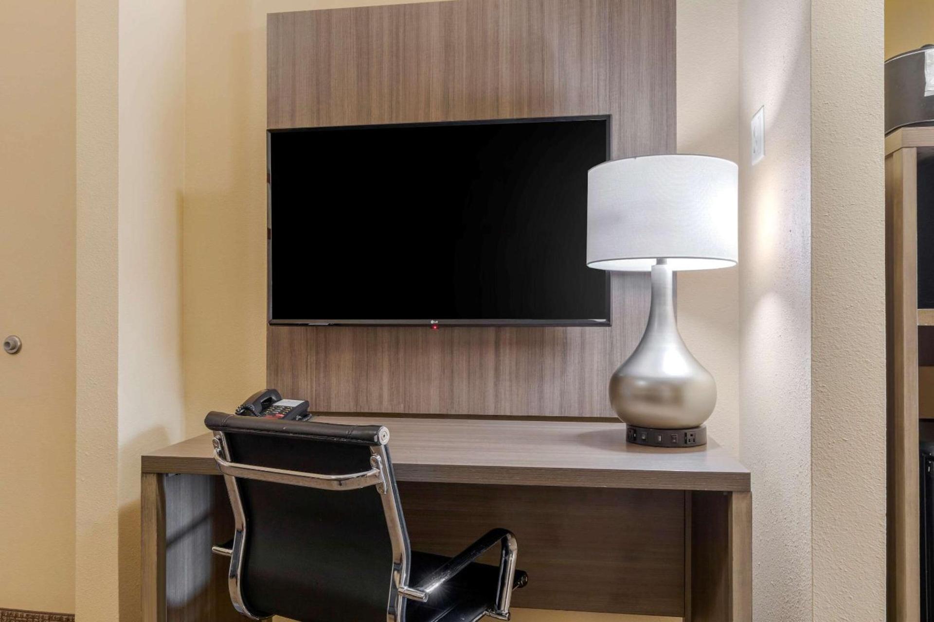 Comfort Suites DFW Airport photo 19