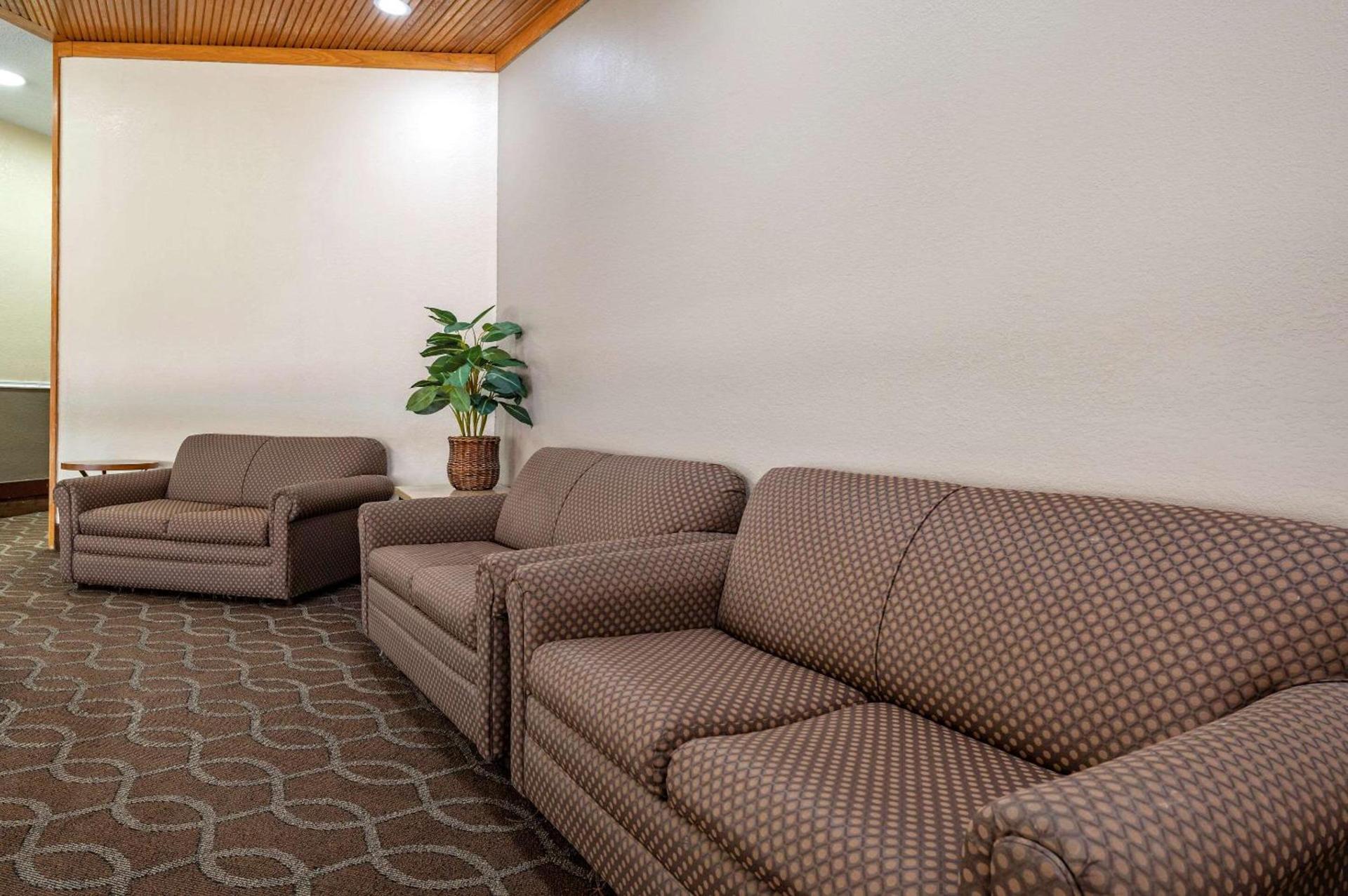 Econo Lodge Lafayette near University photo 10
