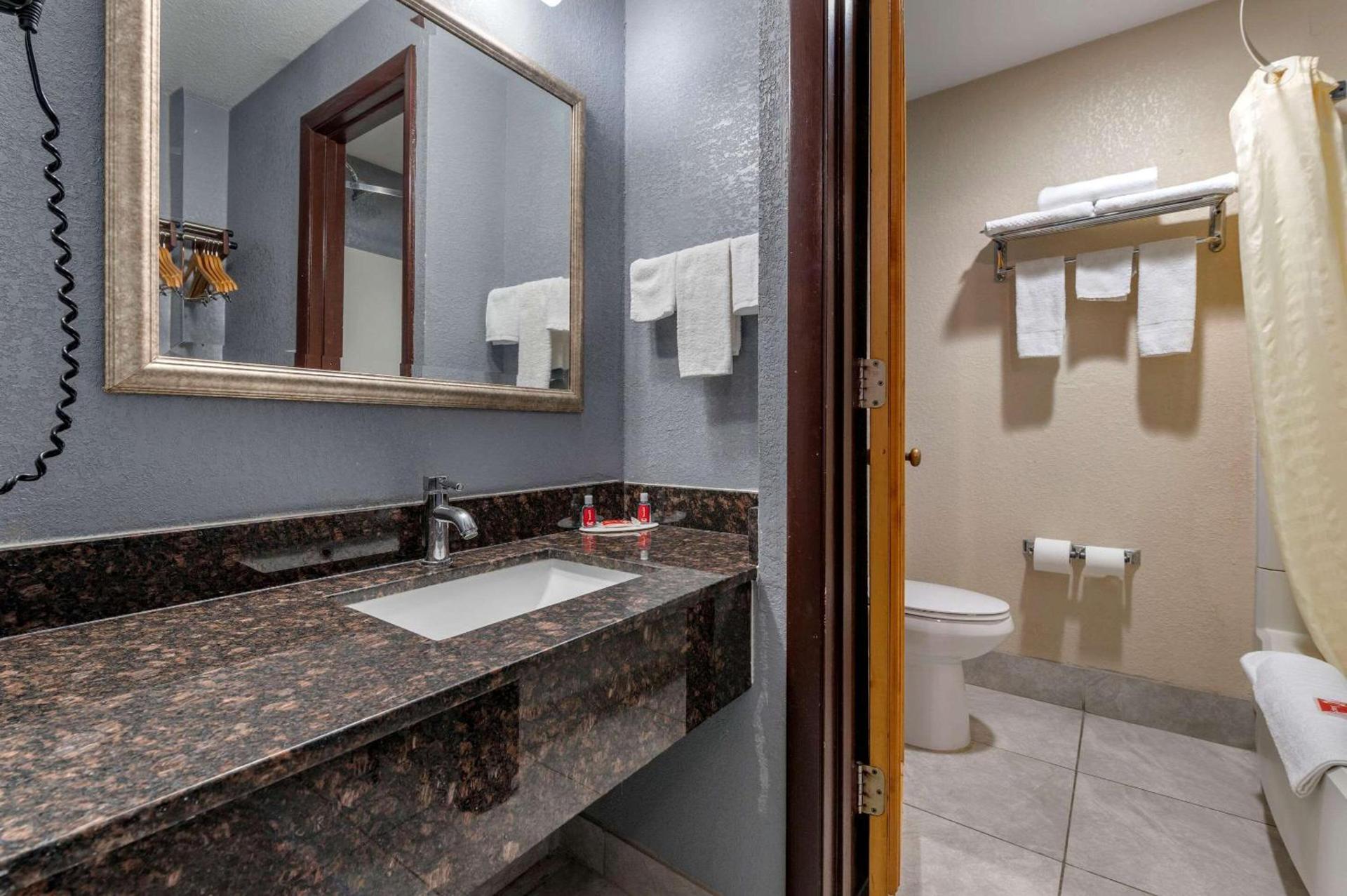 Econo Lodge Lafayette near University photo 17
