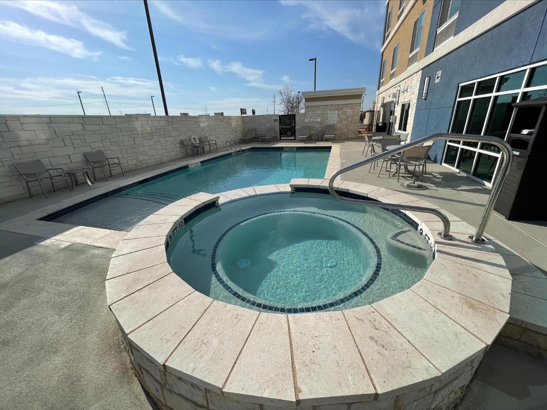 AmericInn by Wyndham San Angelo photo 68
