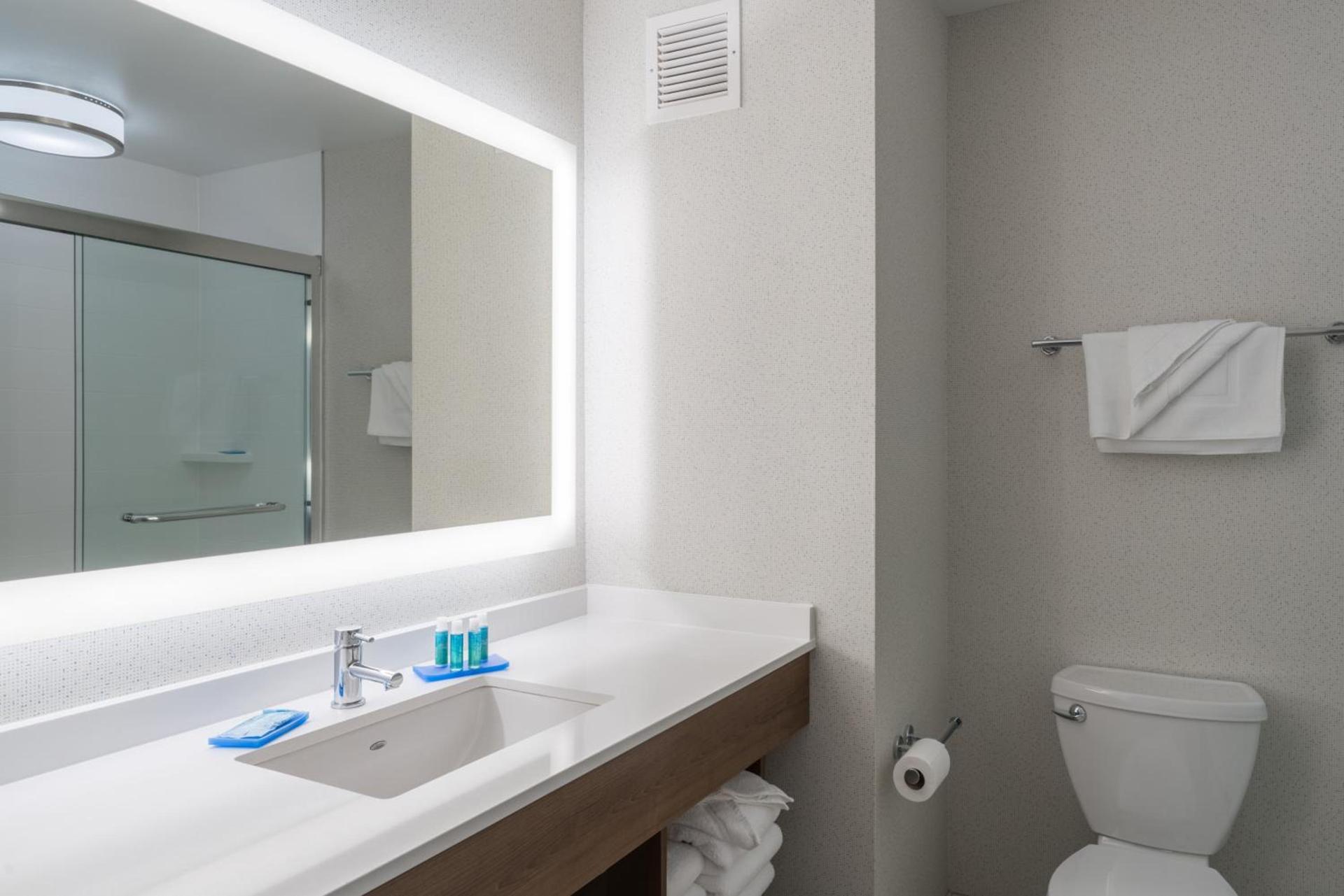 Holiday Inn Express Radcliff Fort Knox by IHG photo 56