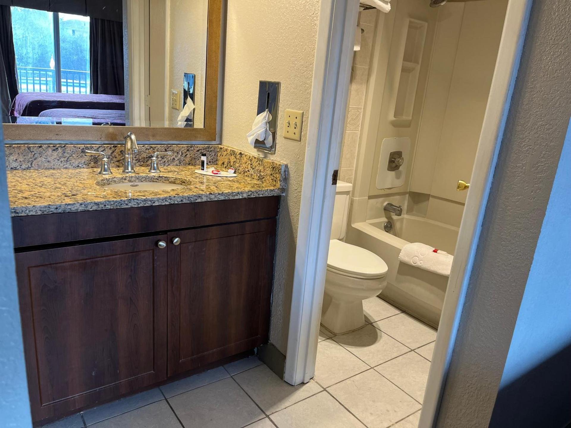 Days Inn & Suites by Wyndham Dayton North photo 5