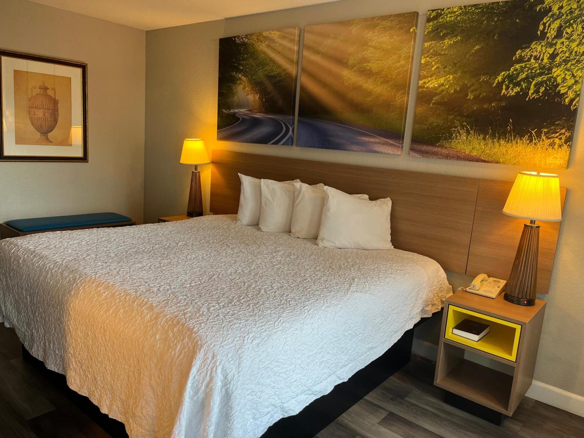 Days Inn & Suites by Wyndham Dayton North photo 6