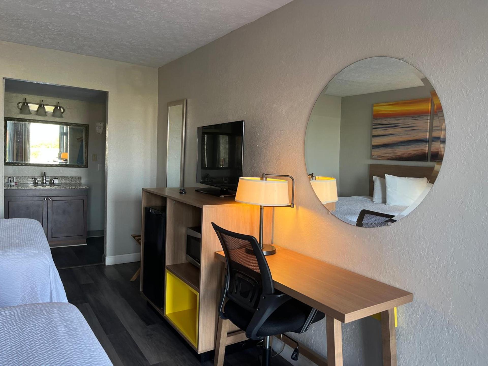 Days Inn & Suites by Wyndham Dayton North photo 8