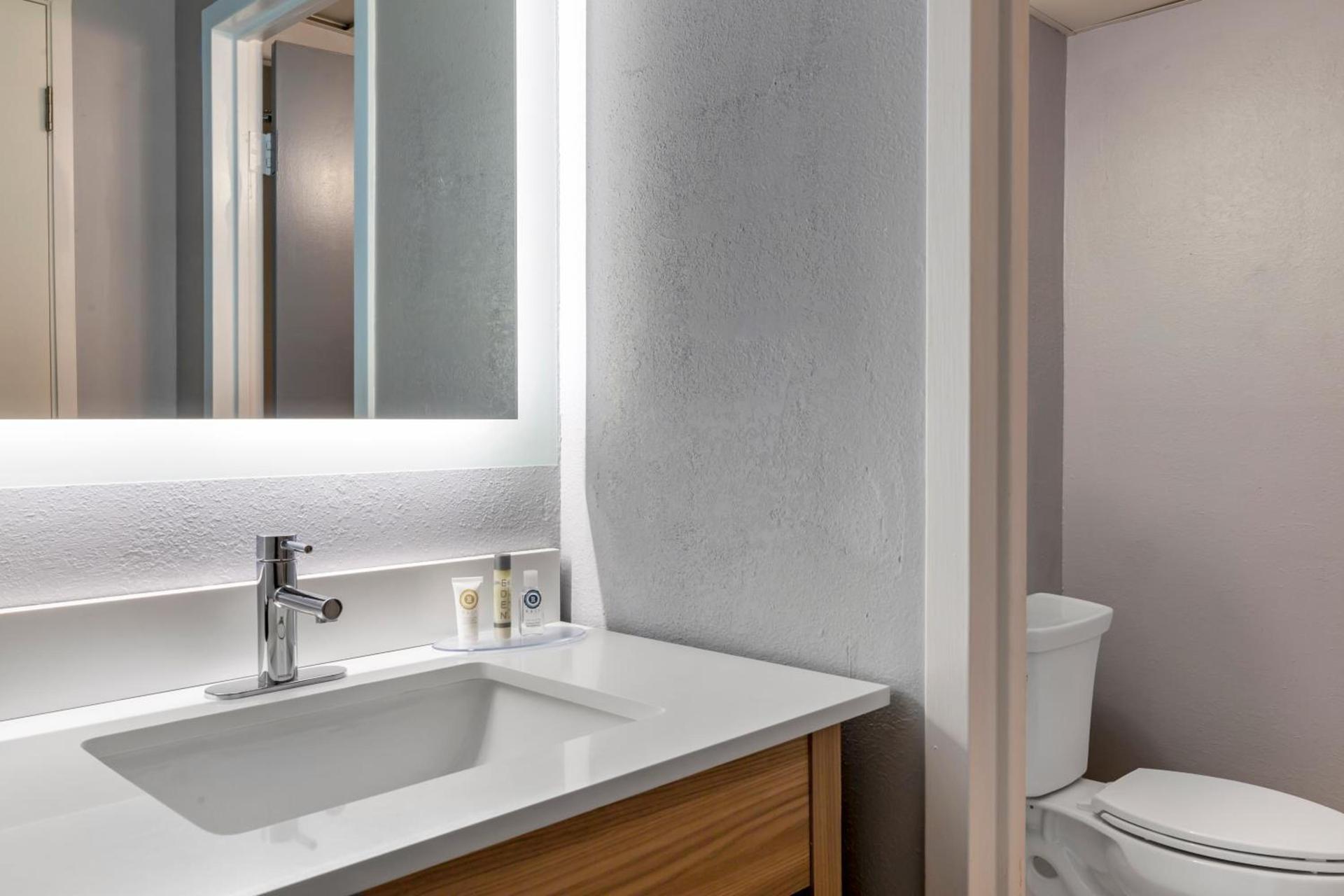 Comfort Inn Hyannis - Cape Cod photo 28