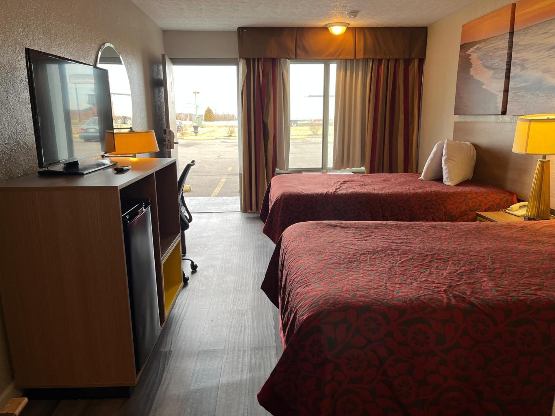 Days Inn & Suites by Wyndham Dayton North photo 12