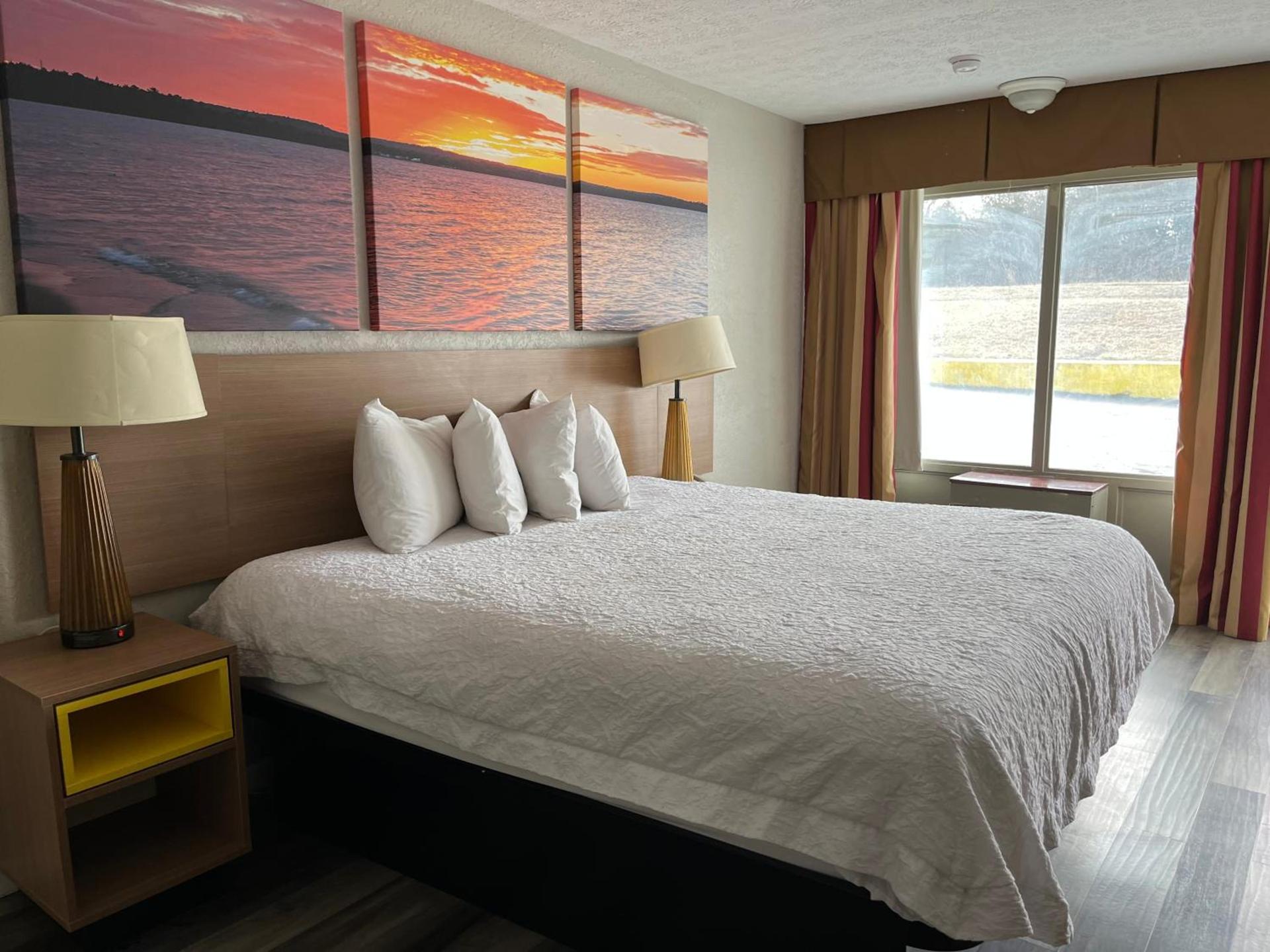 Days Inn & Suites by Wyndham Dayton North photo 13