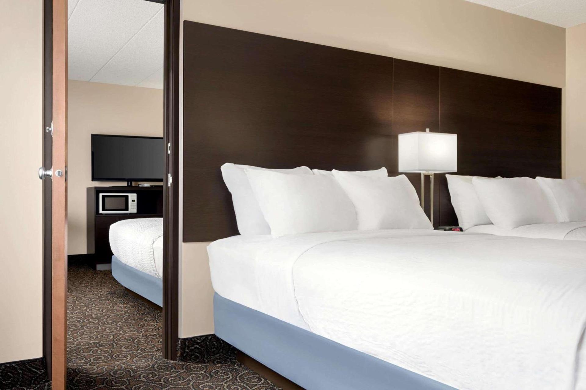 Days Inn by Wyndham Fort Collins photo 10