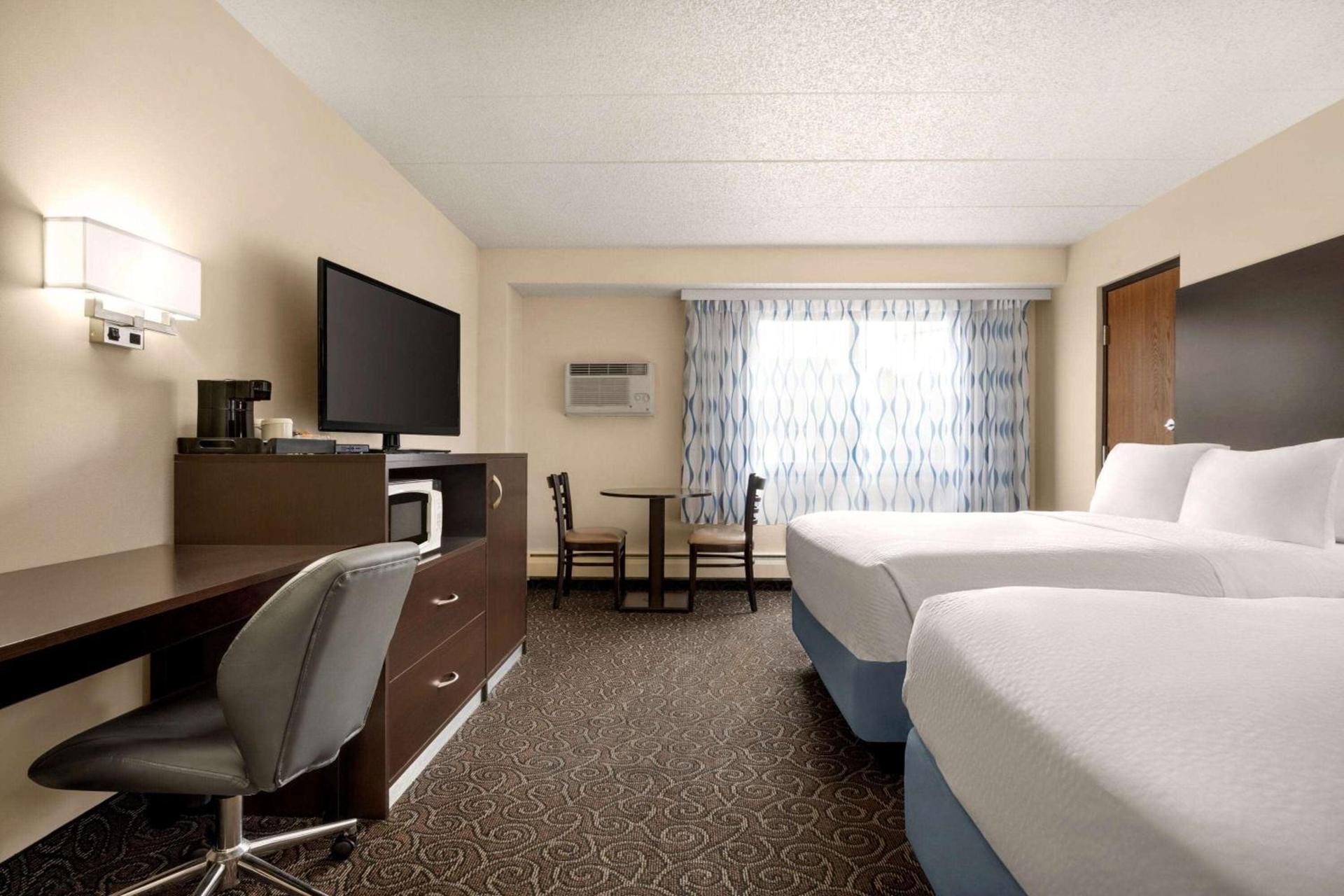 Days Inn by Wyndham Fort Collins photo 11