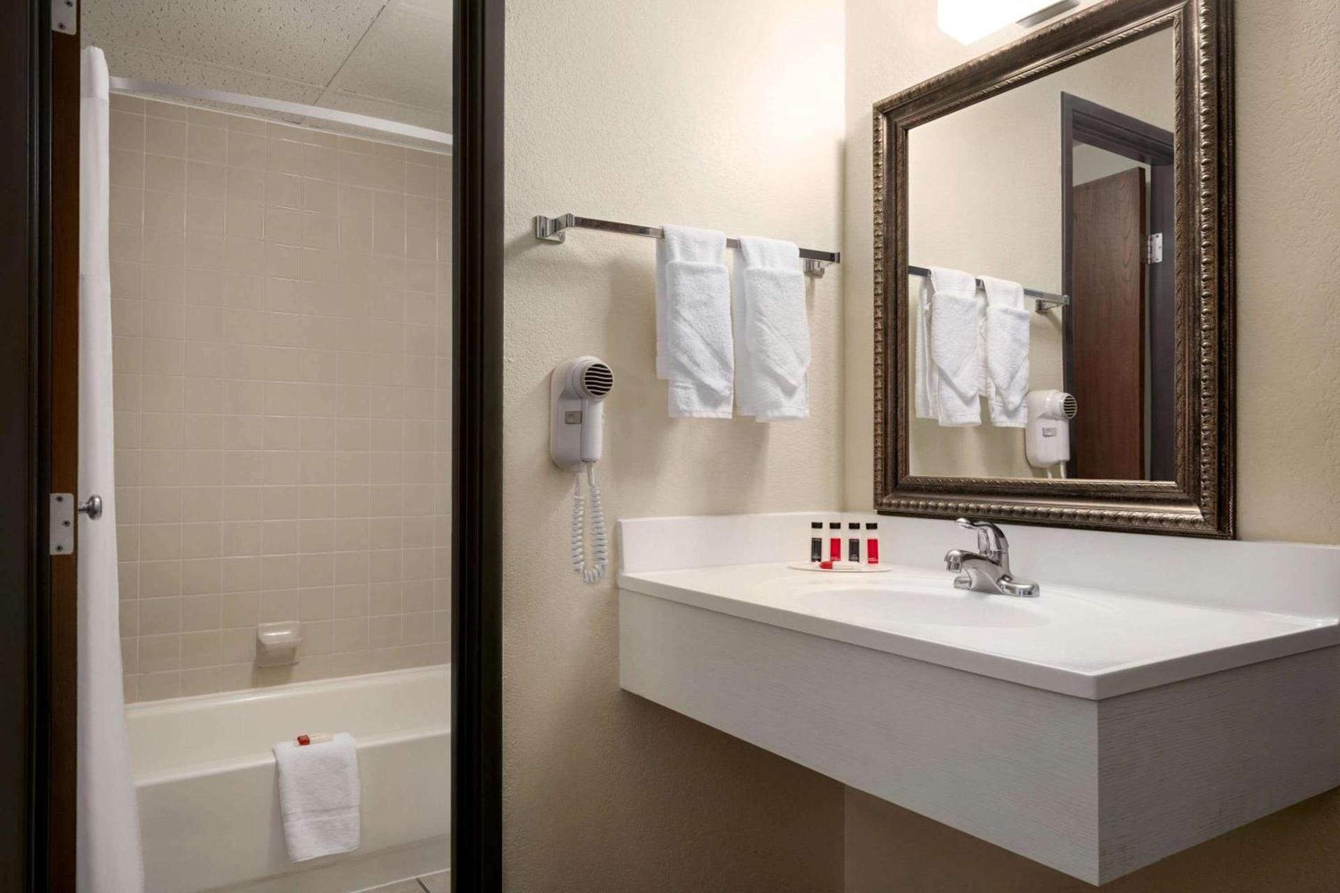 Days Inn by Wyndham Fort Collins photo 15