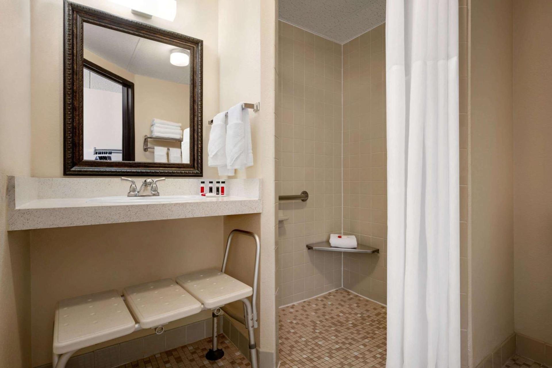 Days Inn by Wyndham Fort Collins photo 19