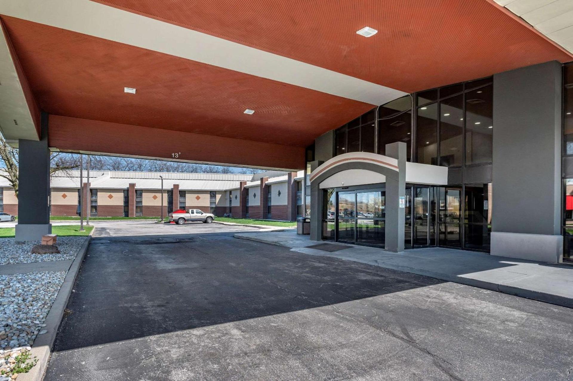 Suburban Studios Lafayette photo 5
