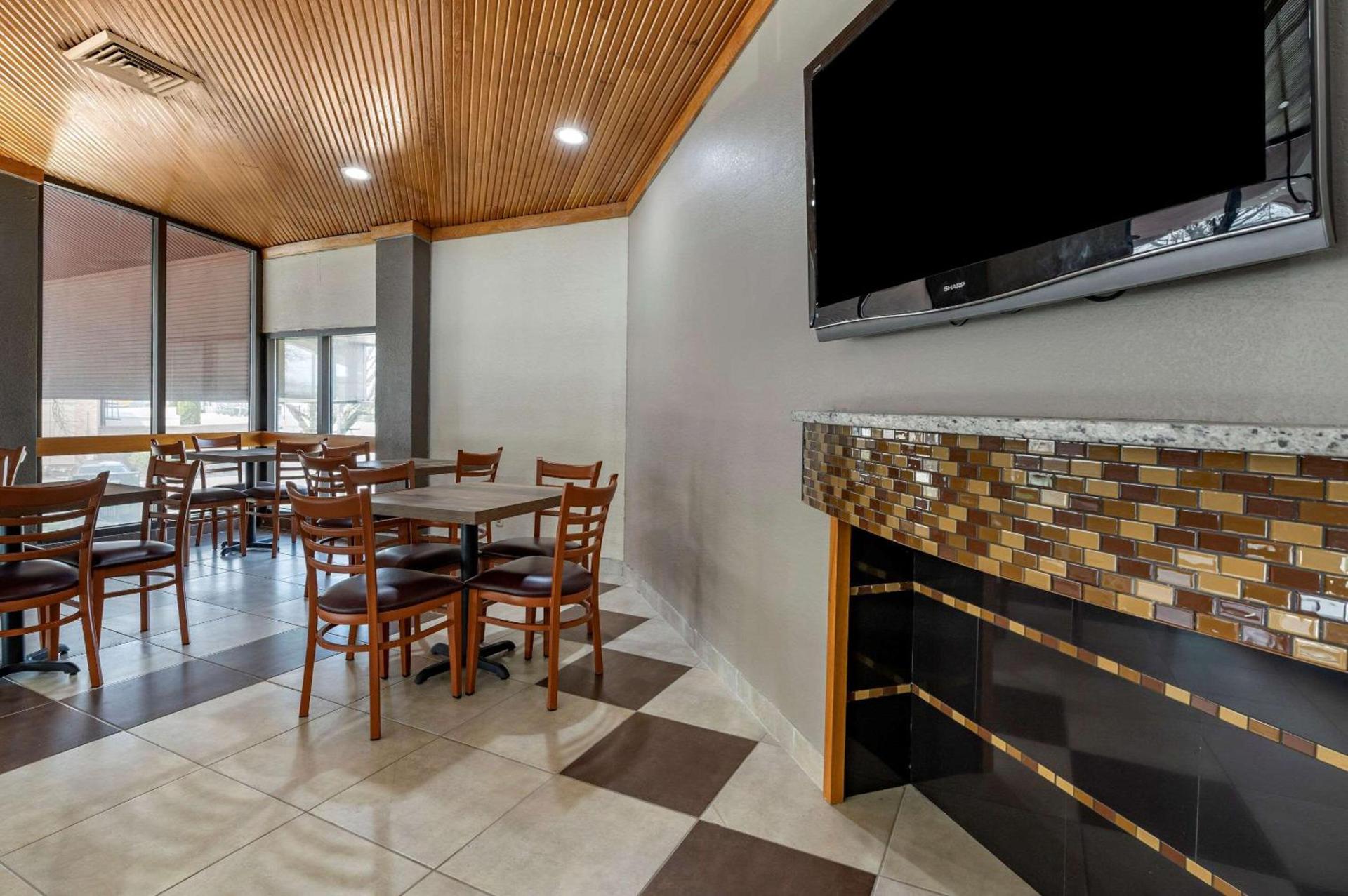 Suburban Studios Lafayette photo 12
