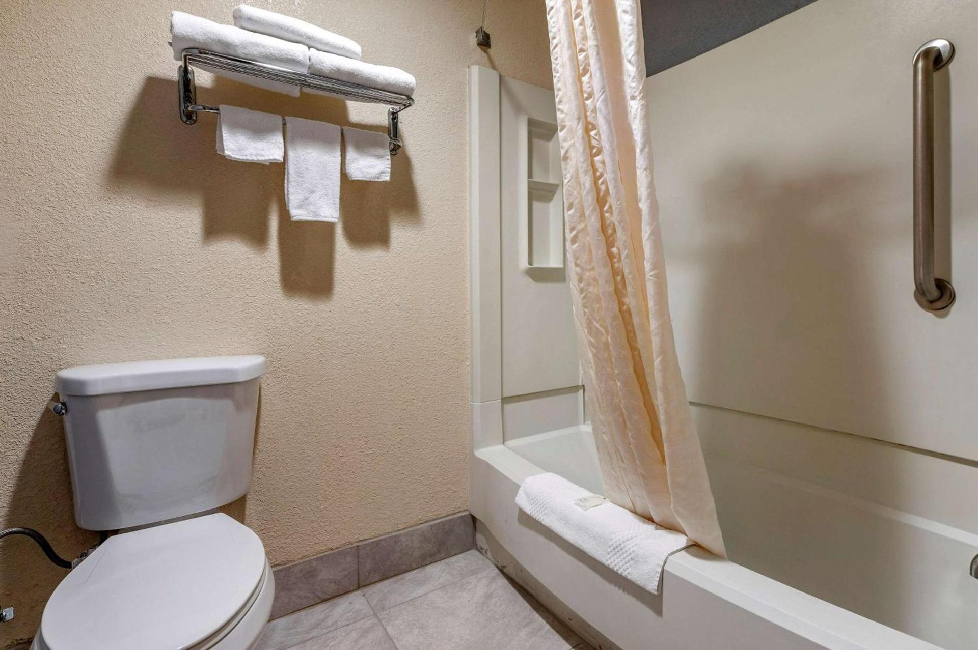 Suburban Studios Lafayette photo 19