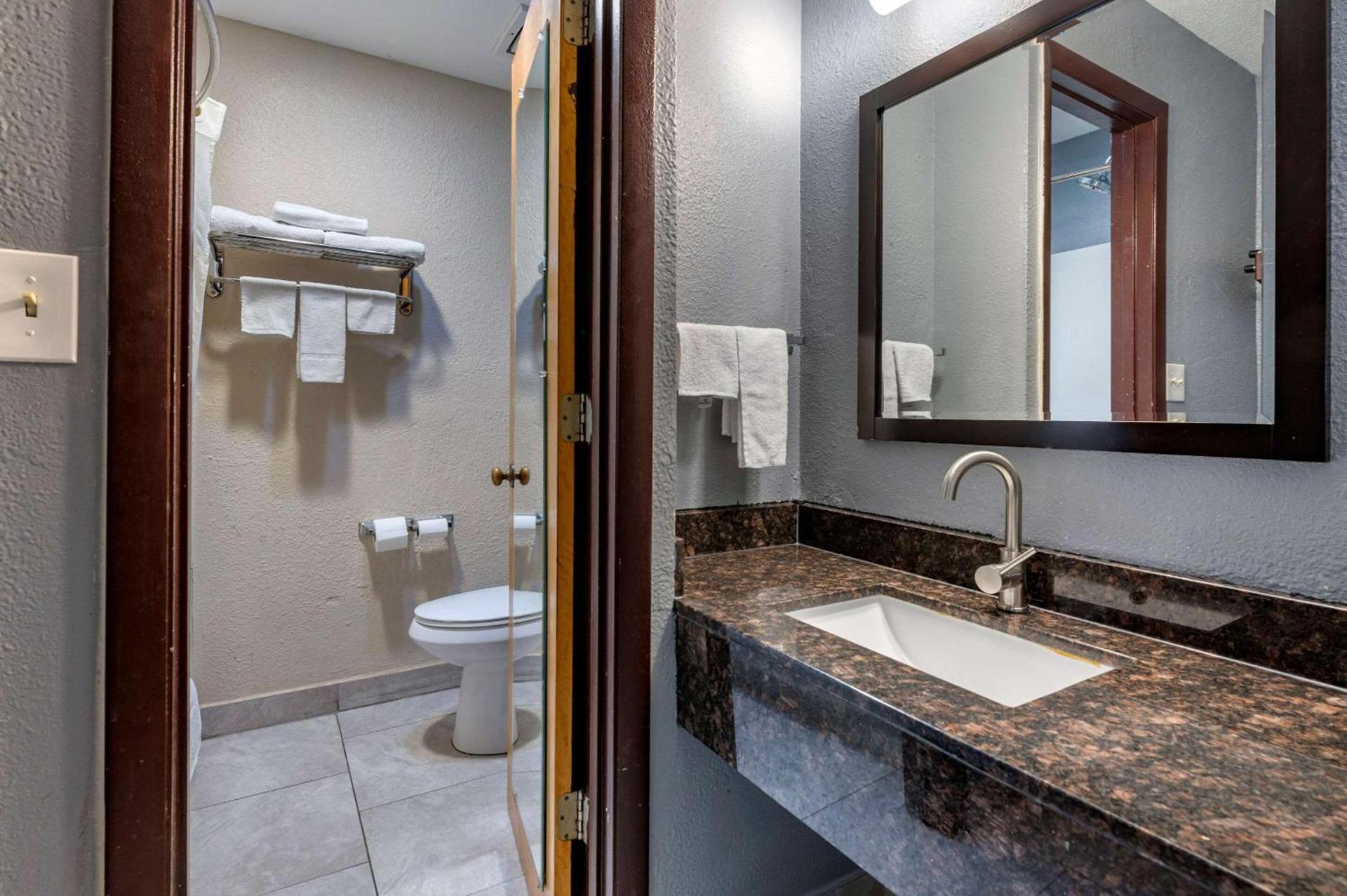 Suburban Studios Lafayette photo 18