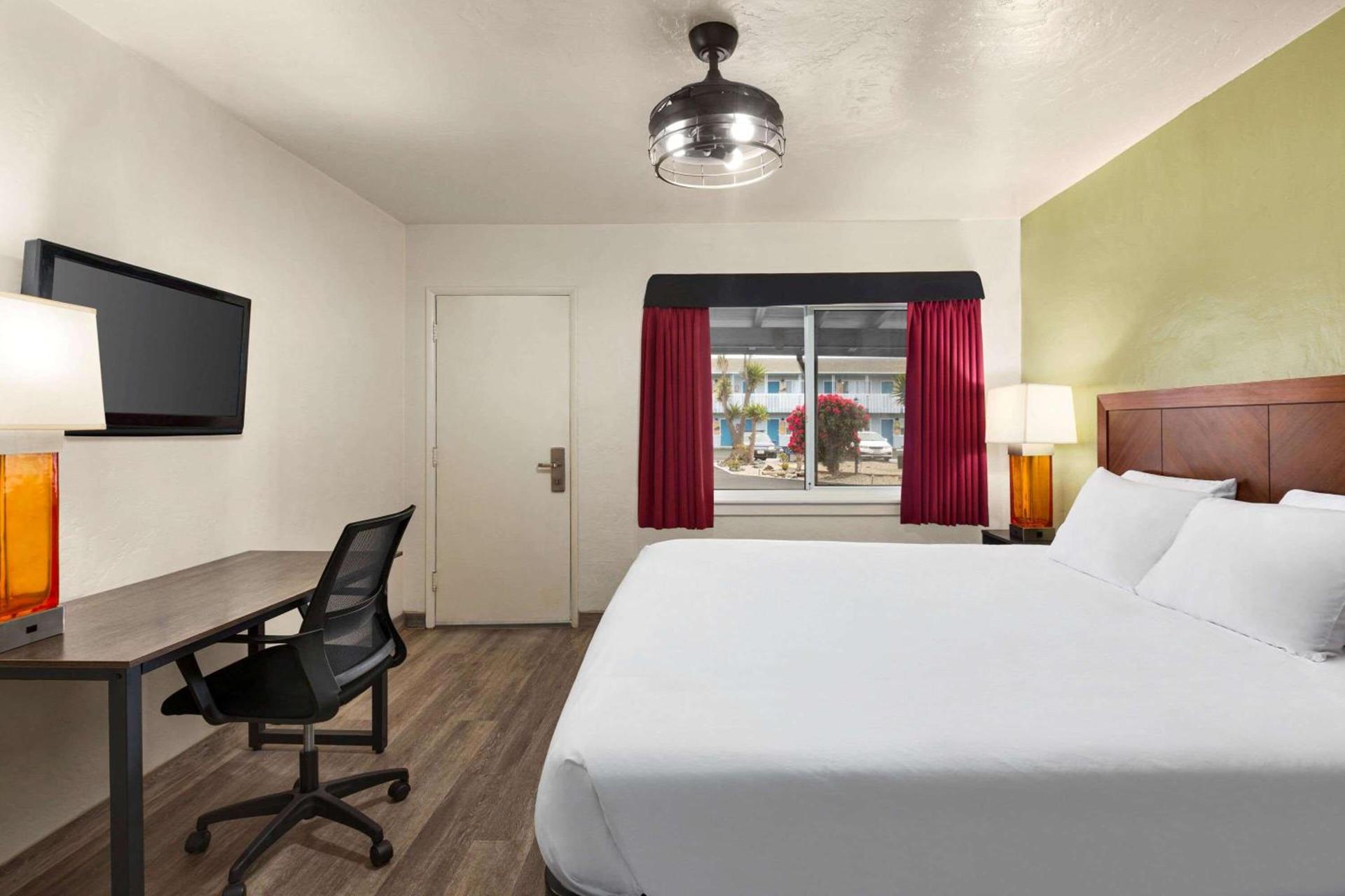 Baymont by Wyndham Fort Bragg photo 9