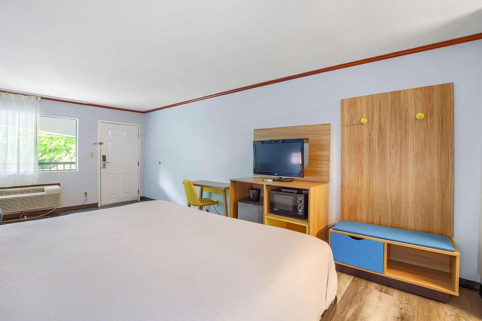 Days Inn by Wyndham Foley - North Gulf Shores photo 7