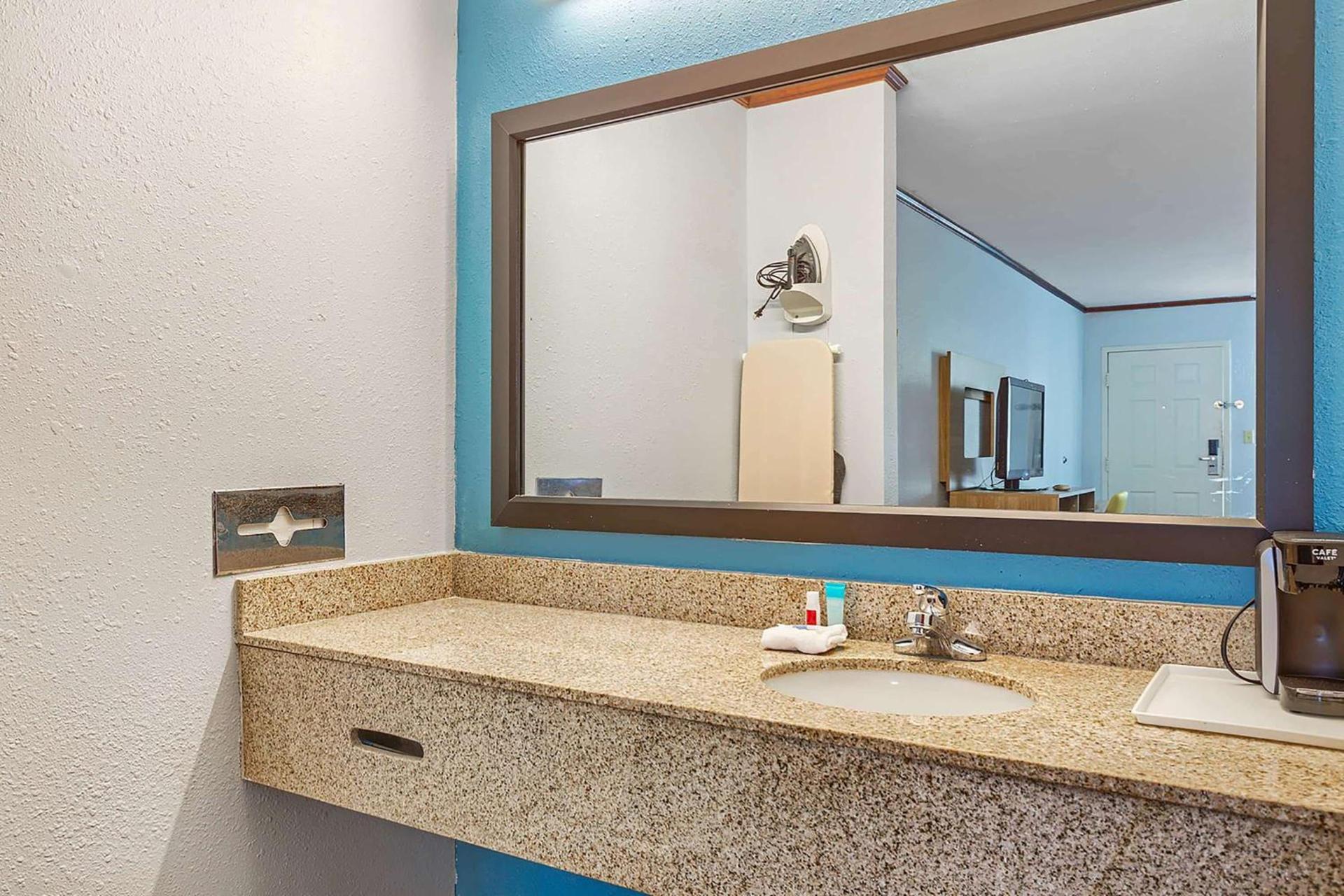 Days Inn by Wyndham Foley - North Gulf Shores photo 10